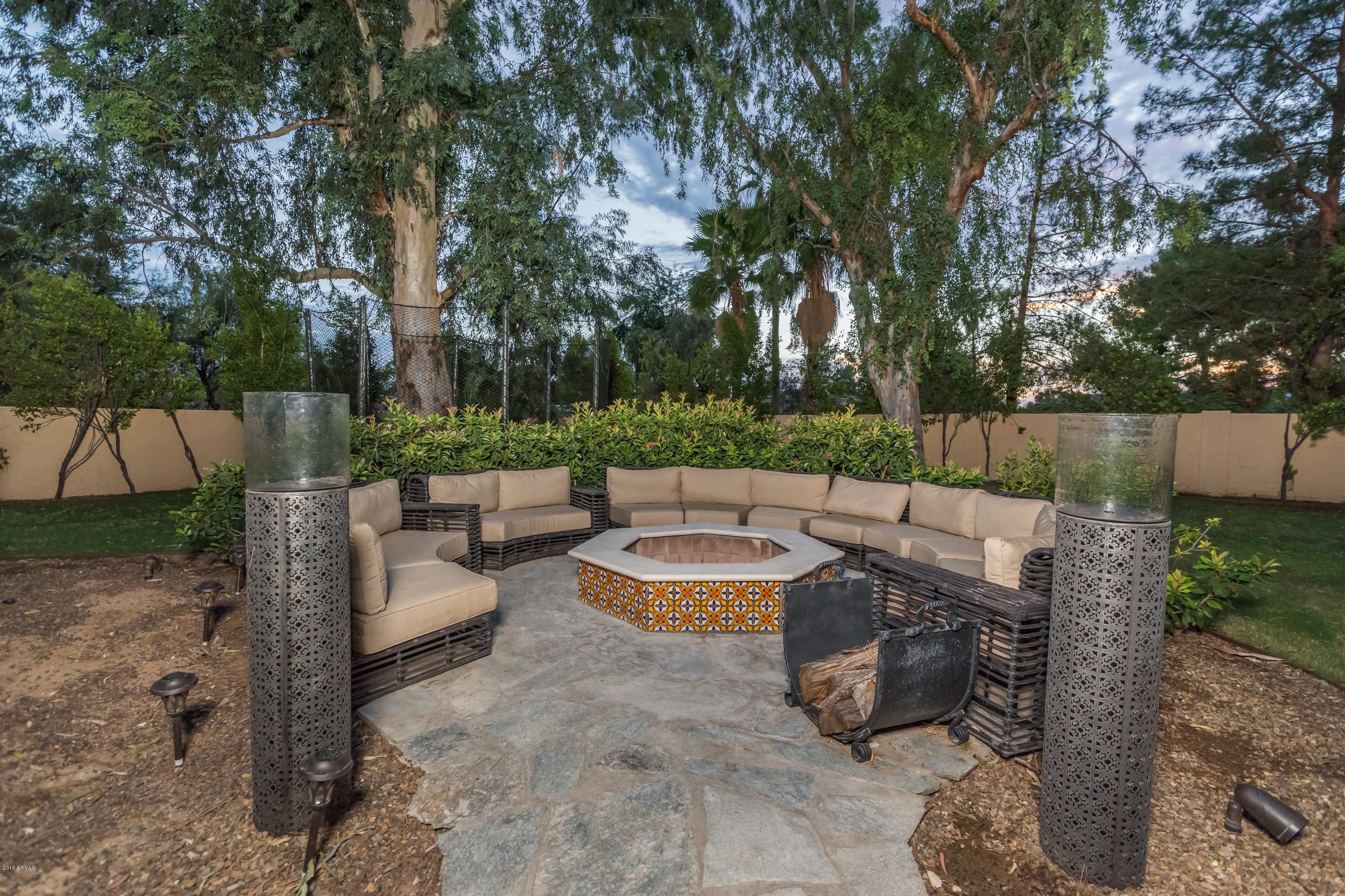 EQUESTRIAN MANOR - Residential