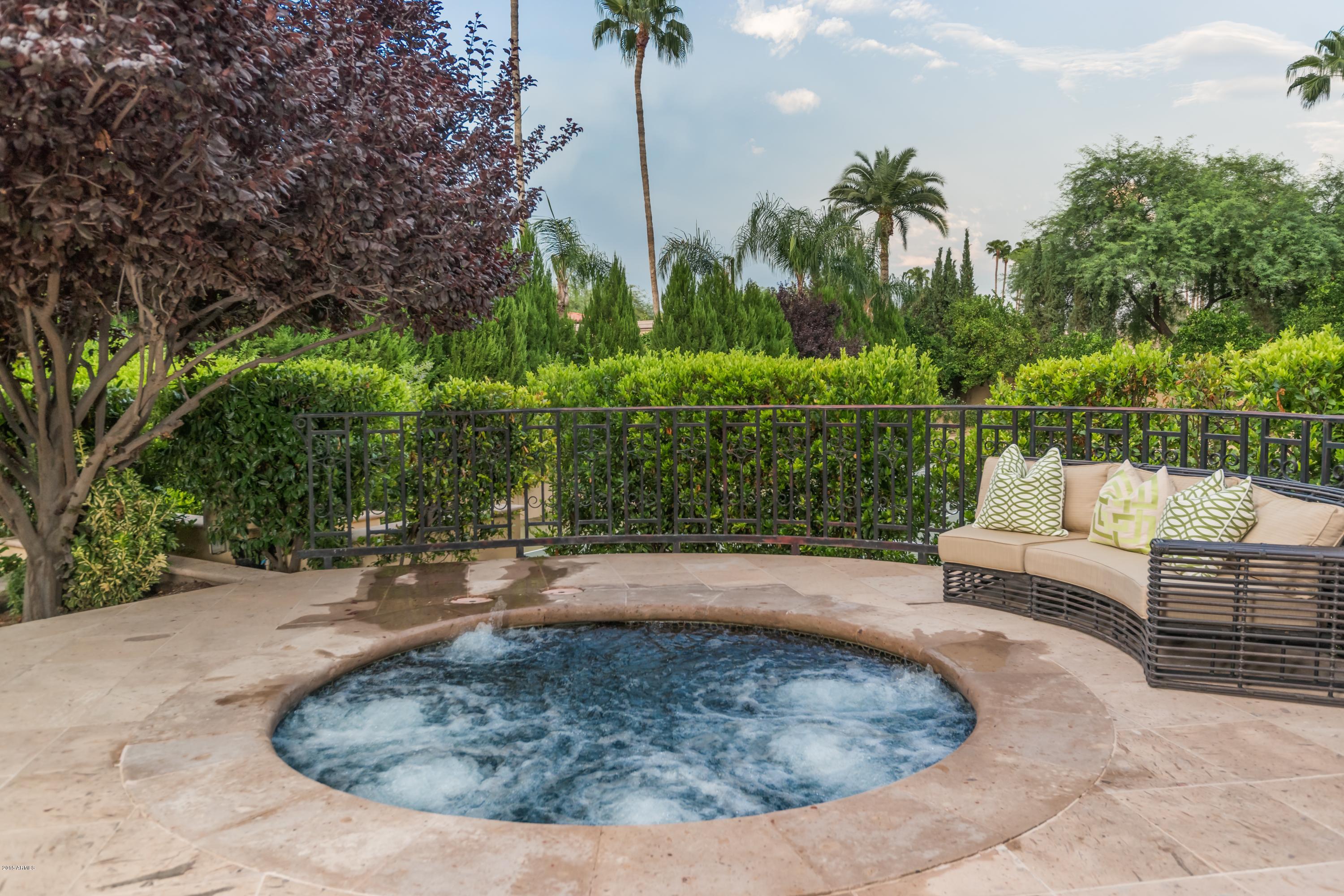 EQUESTRIAN MANOR - Residential