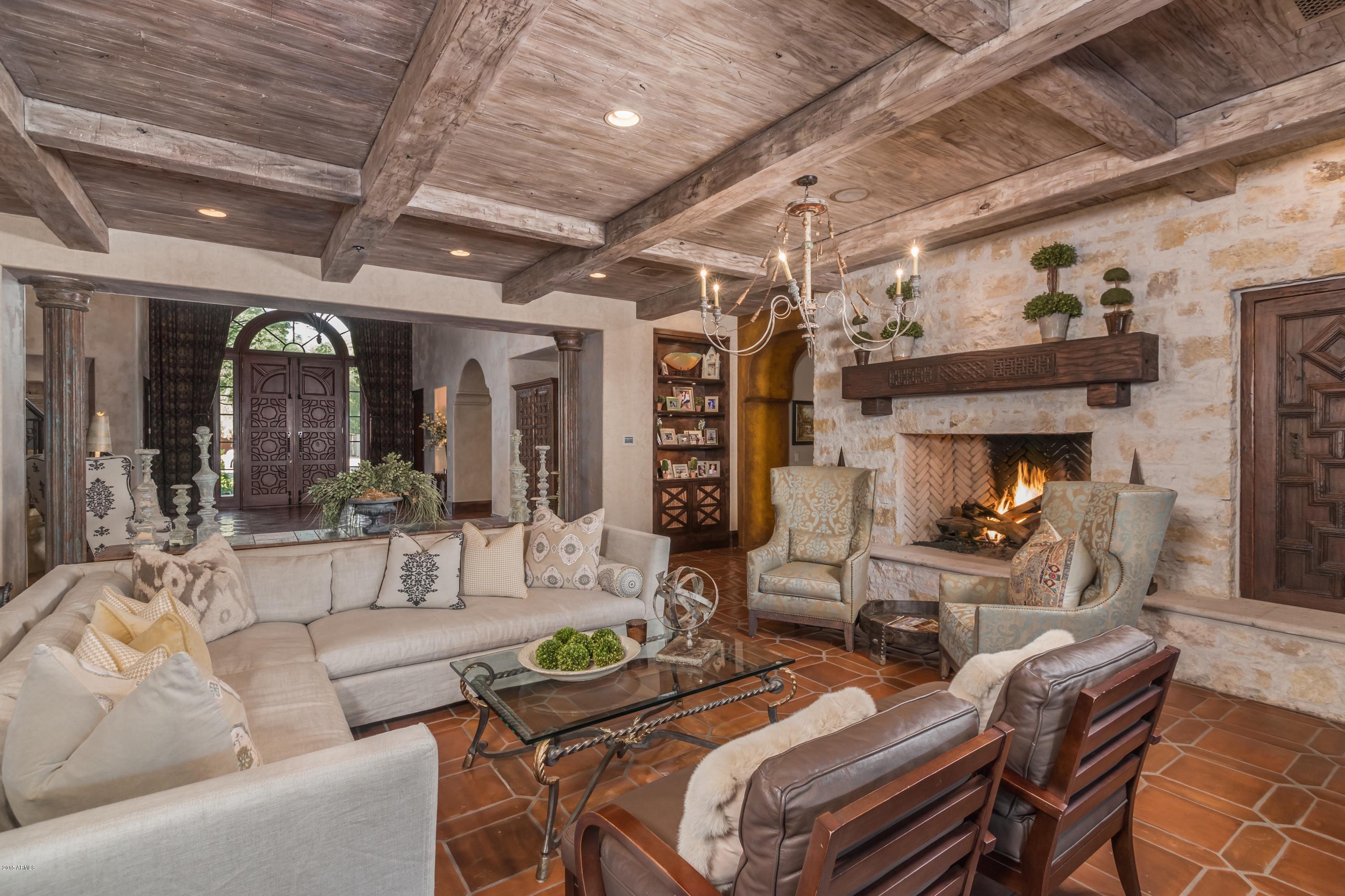 EQUESTRIAN MANOR - Residential