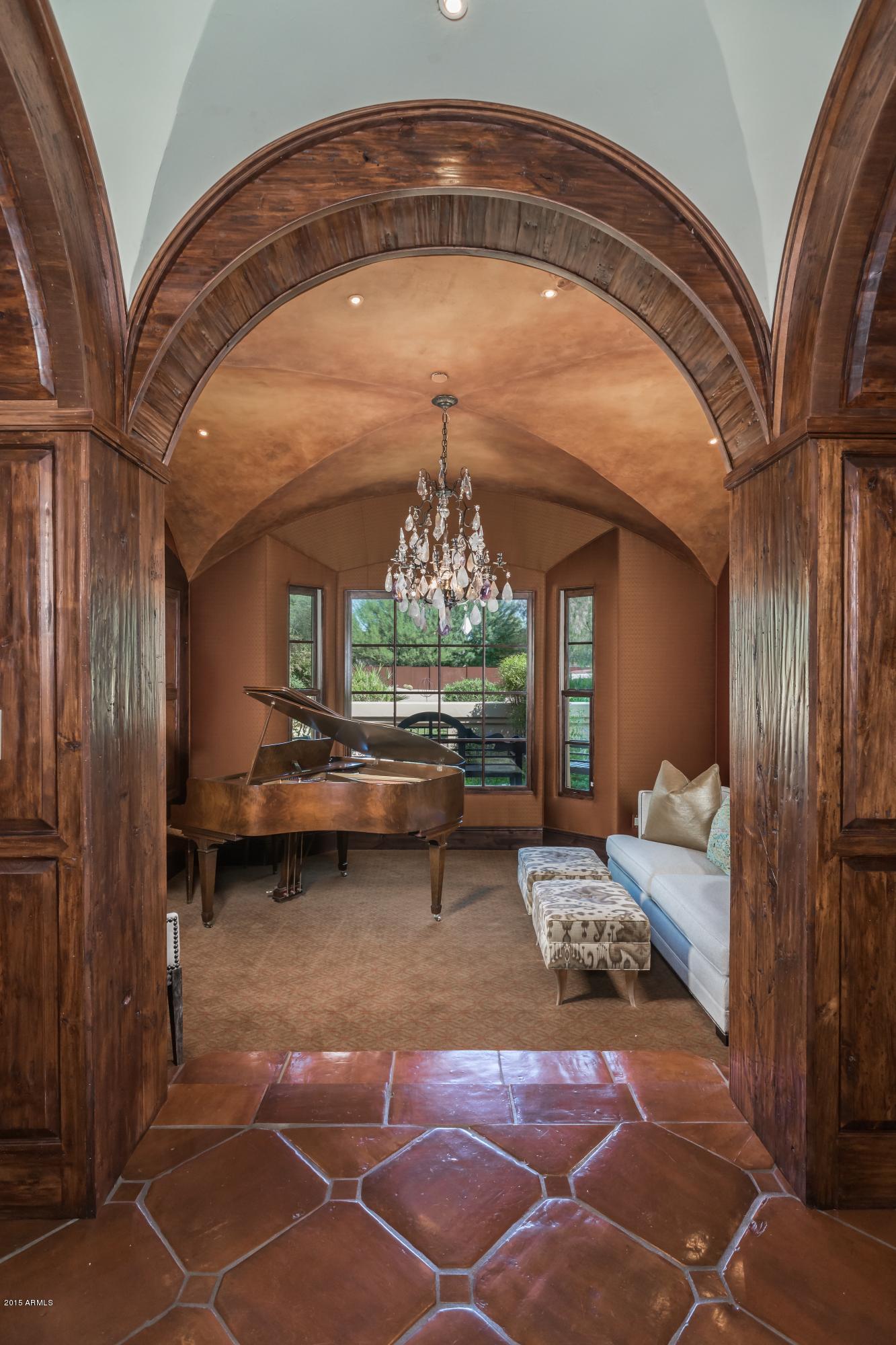 EQUESTRIAN MANOR - Residential