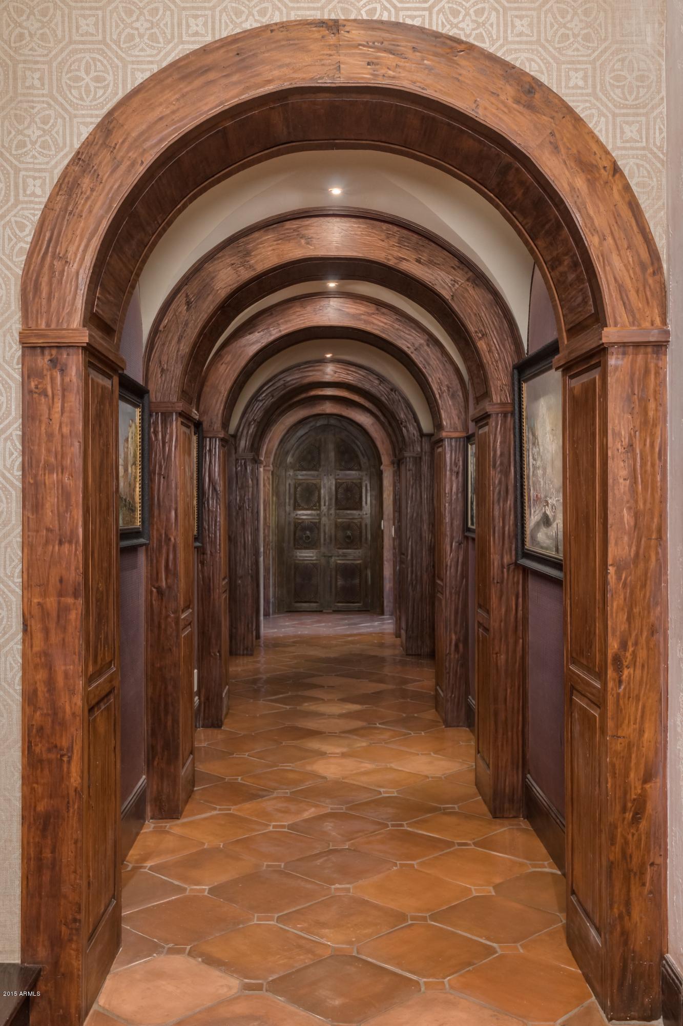 EQUESTRIAN MANOR - Residential