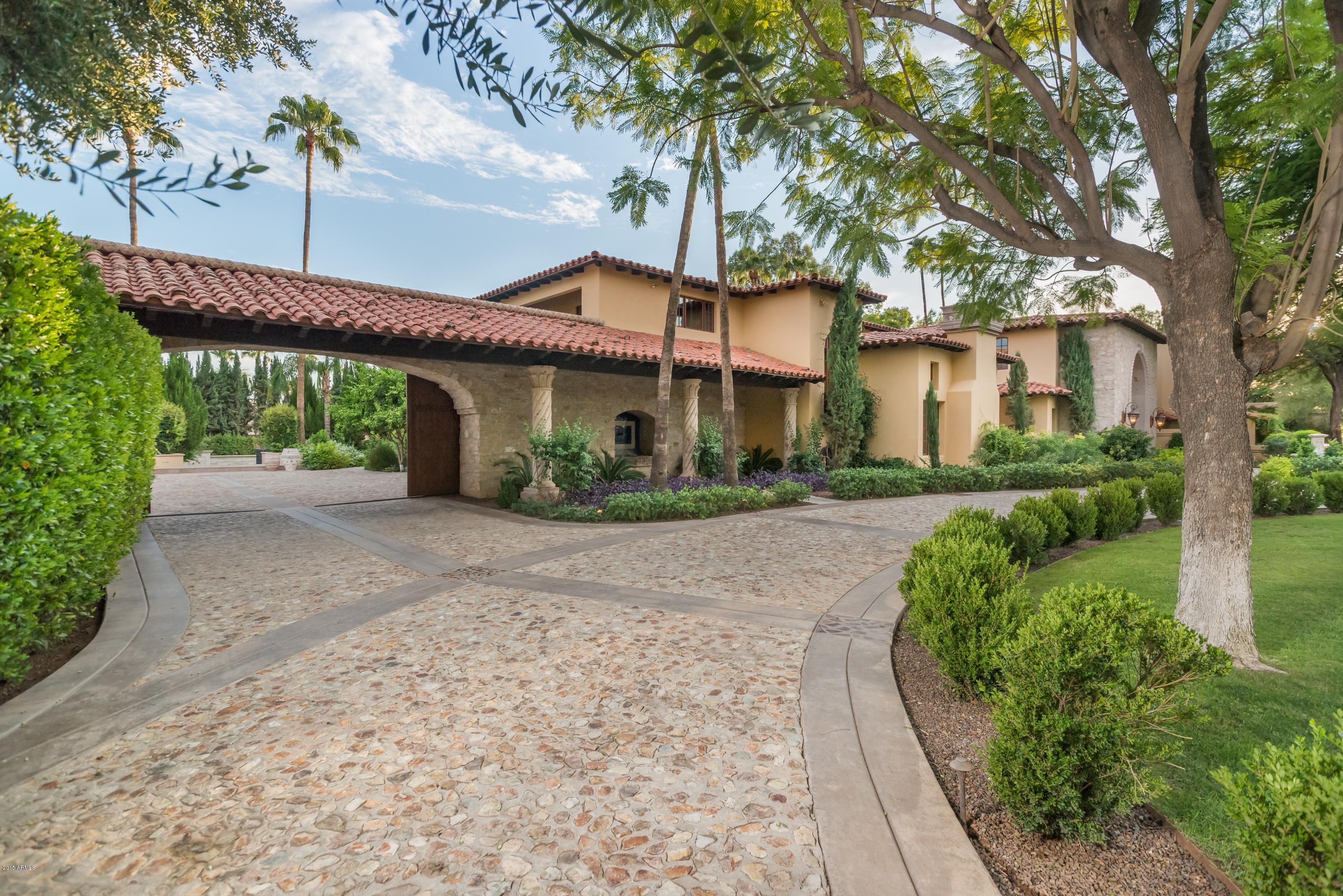 EQUESTRIAN MANOR - Residential