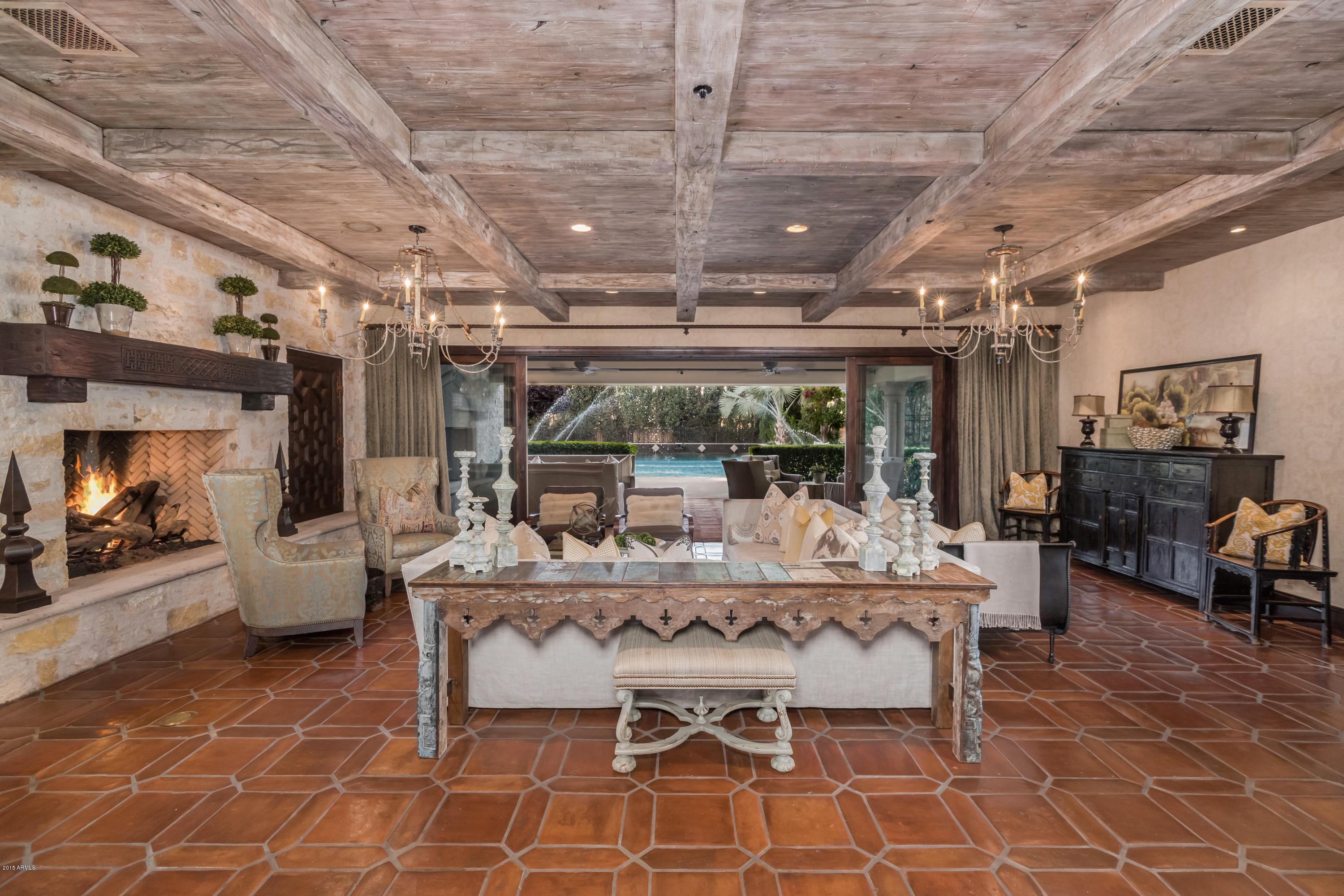 EQUESTRIAN MANOR - Residential