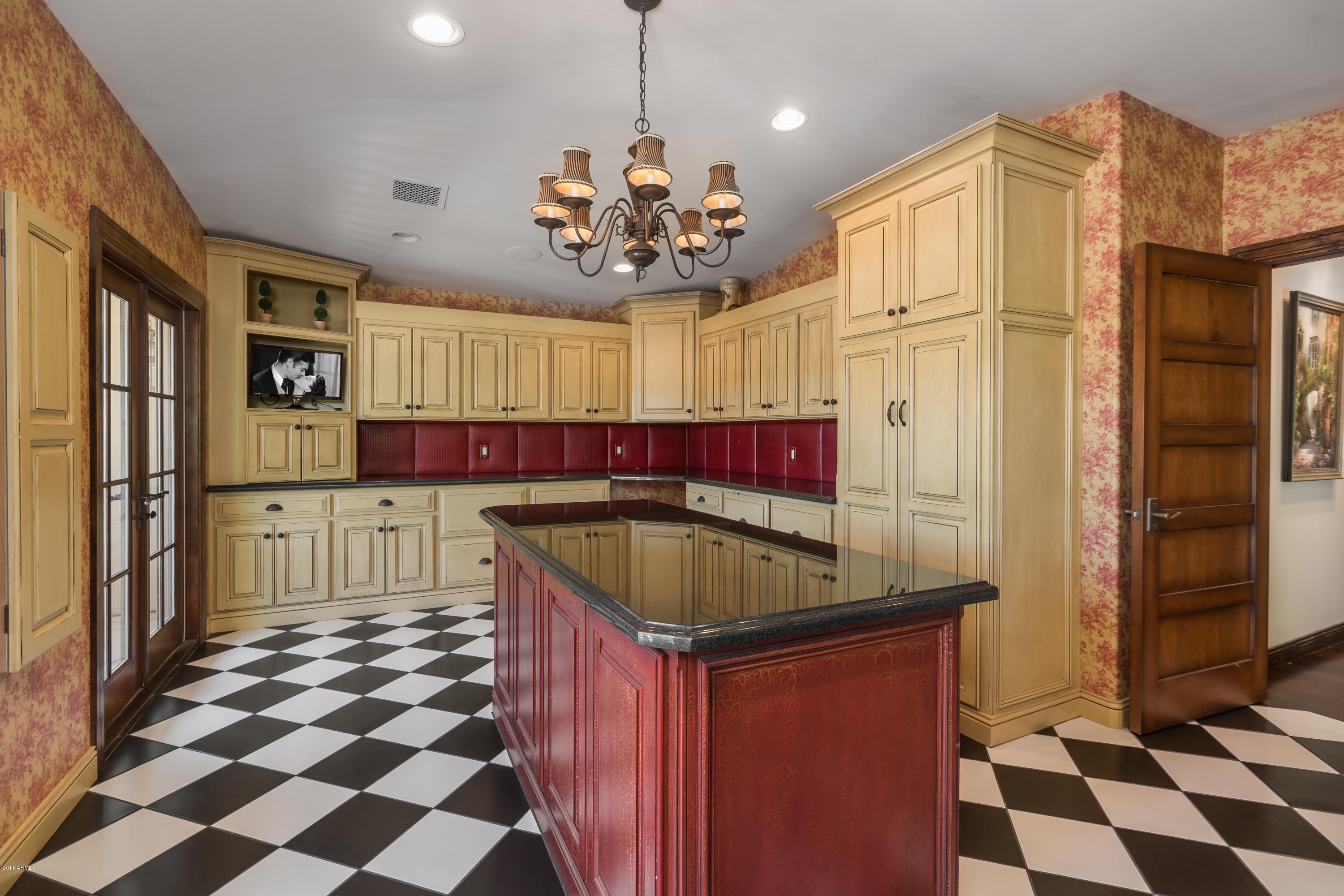 EQUESTRIAN MANOR - Residential