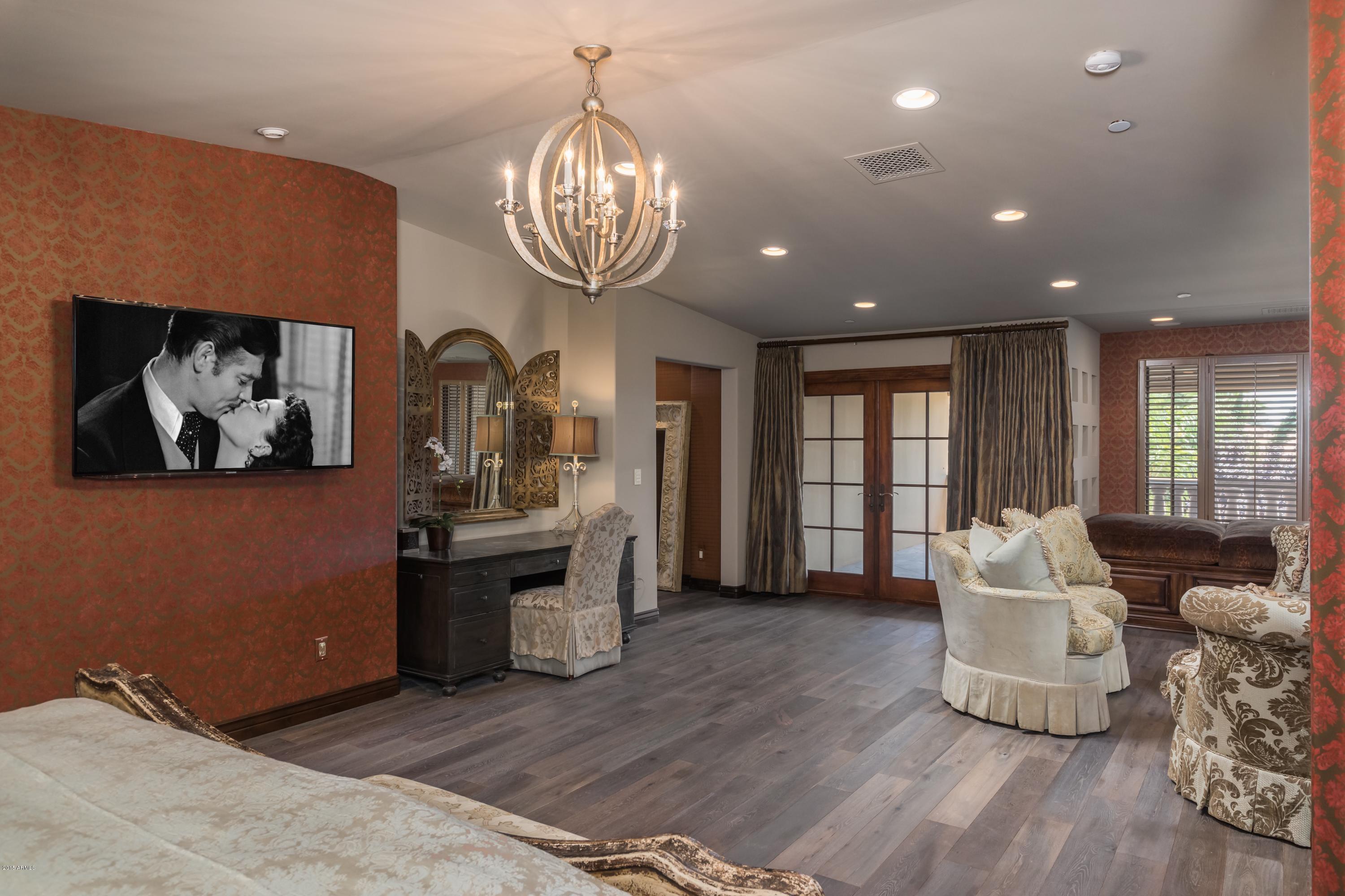 EQUESTRIAN MANOR - Residential