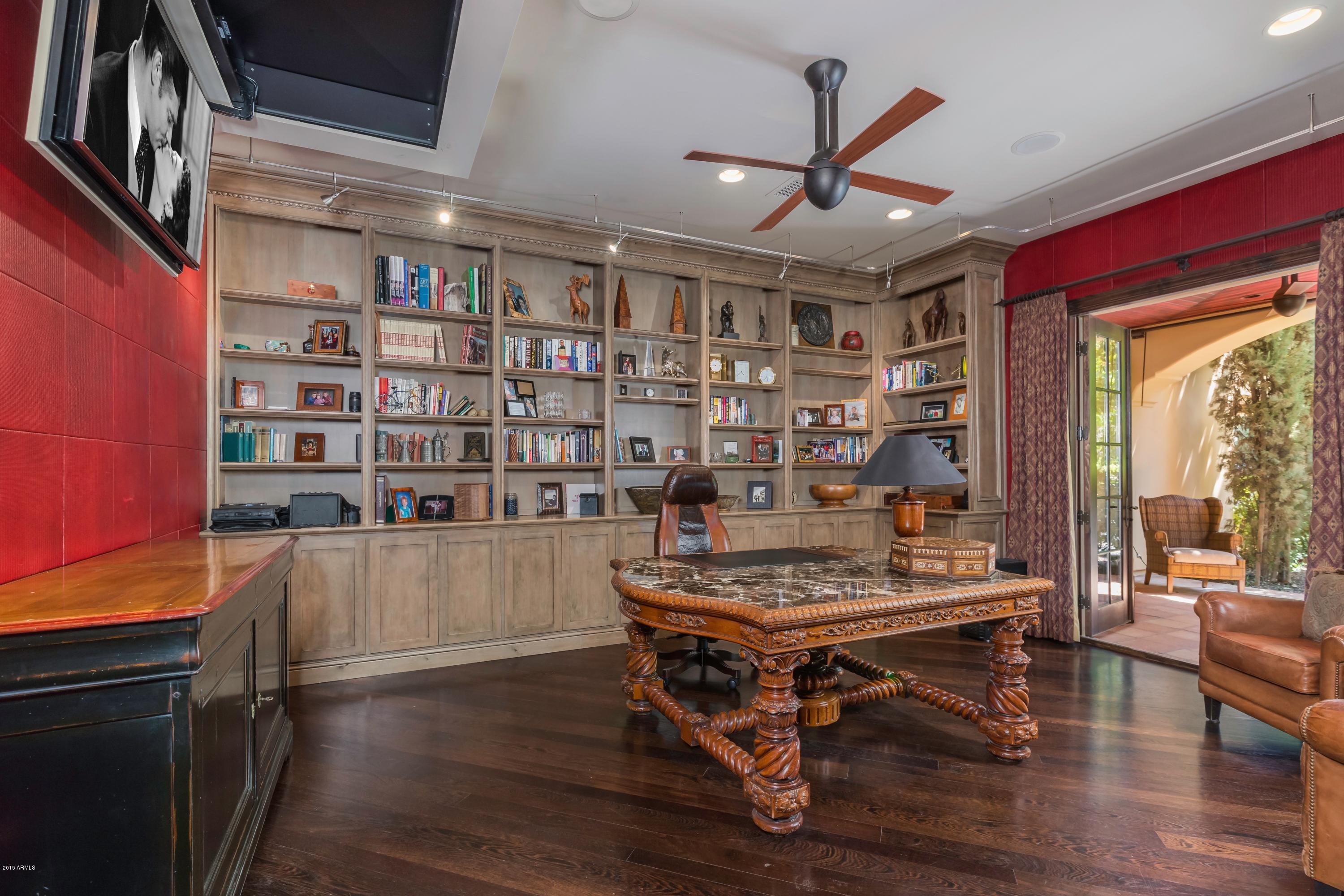 EQUESTRIAN MANOR - Residential
