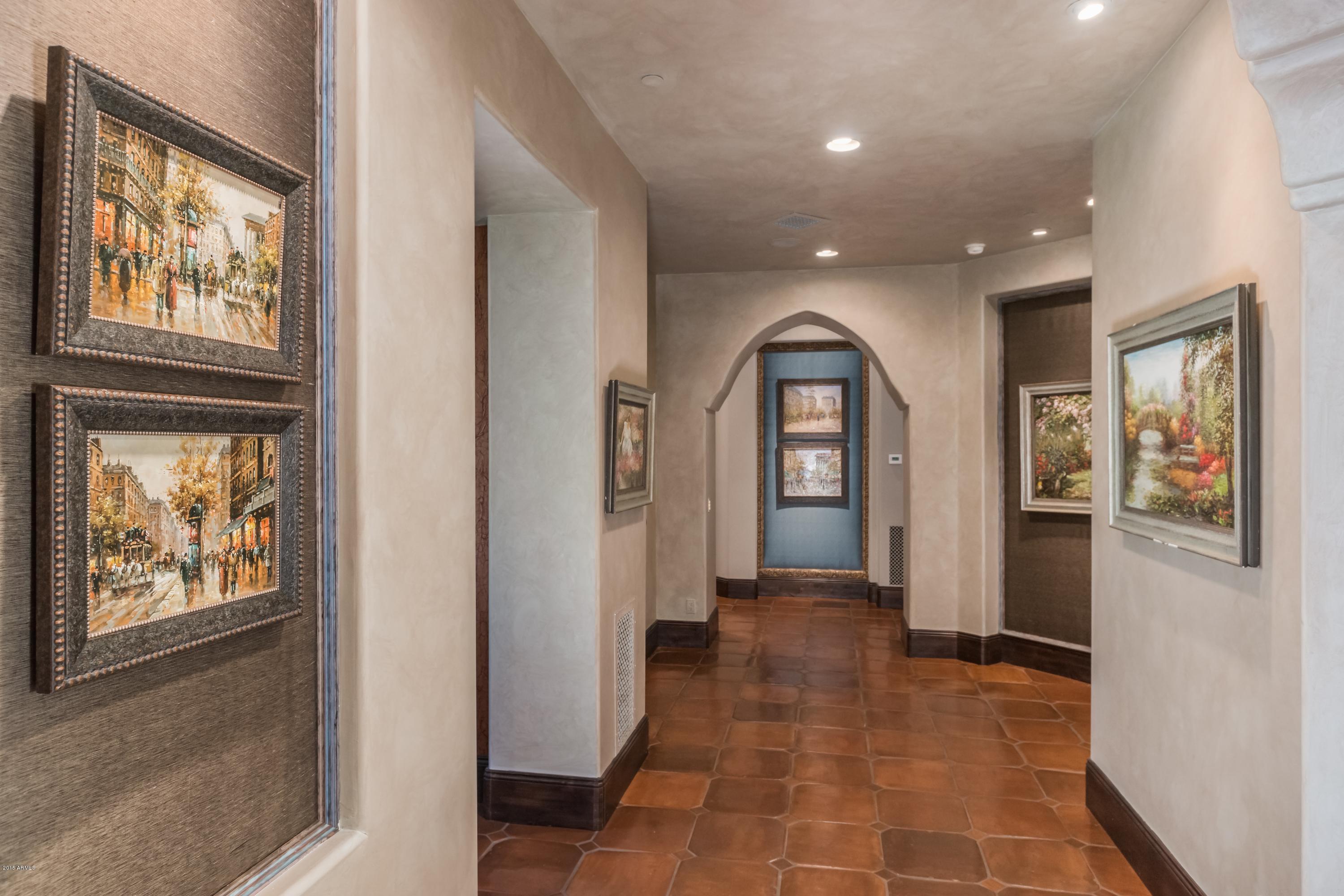 EQUESTRIAN MANOR - Residential