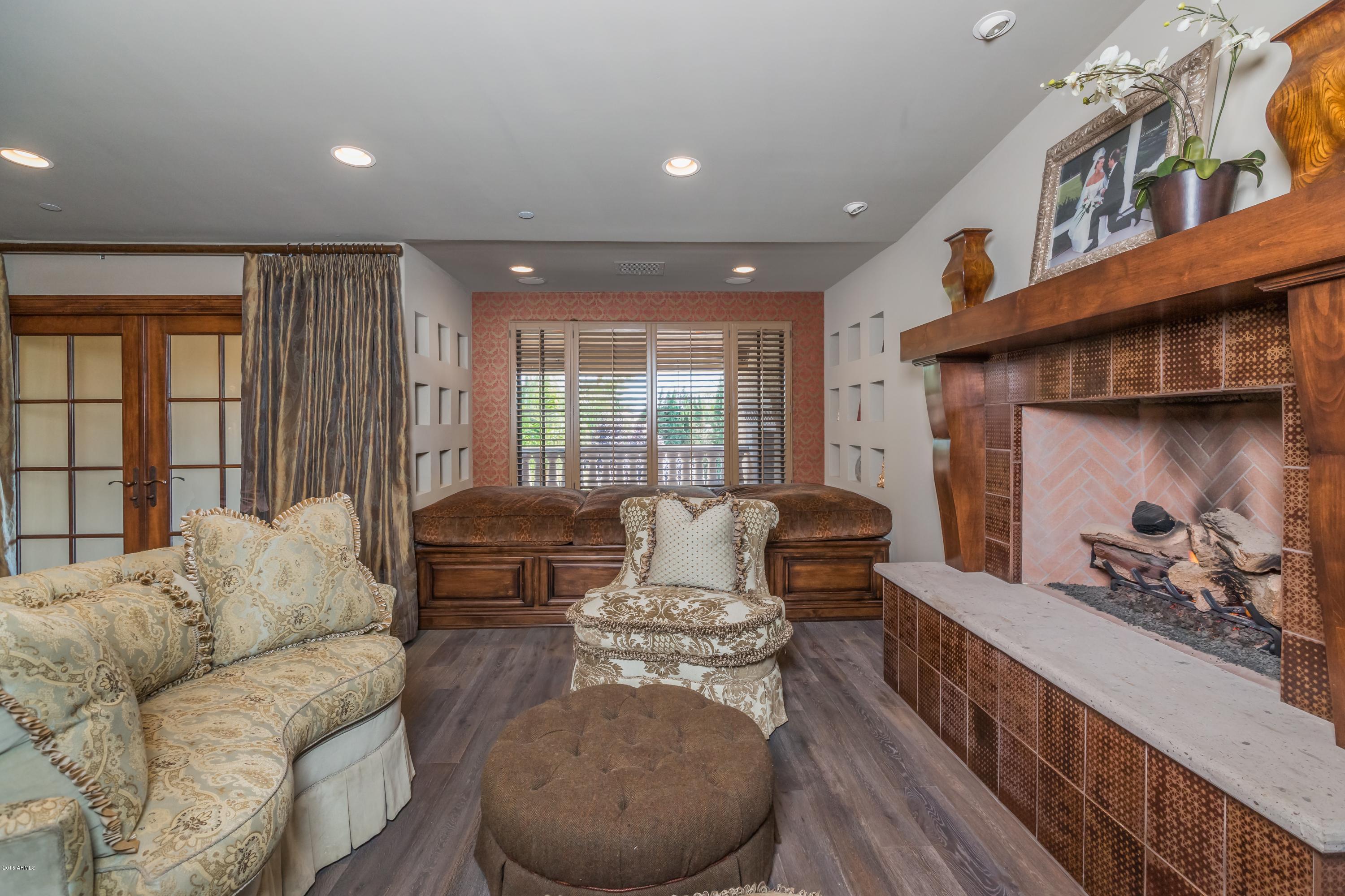EQUESTRIAN MANOR - Residential