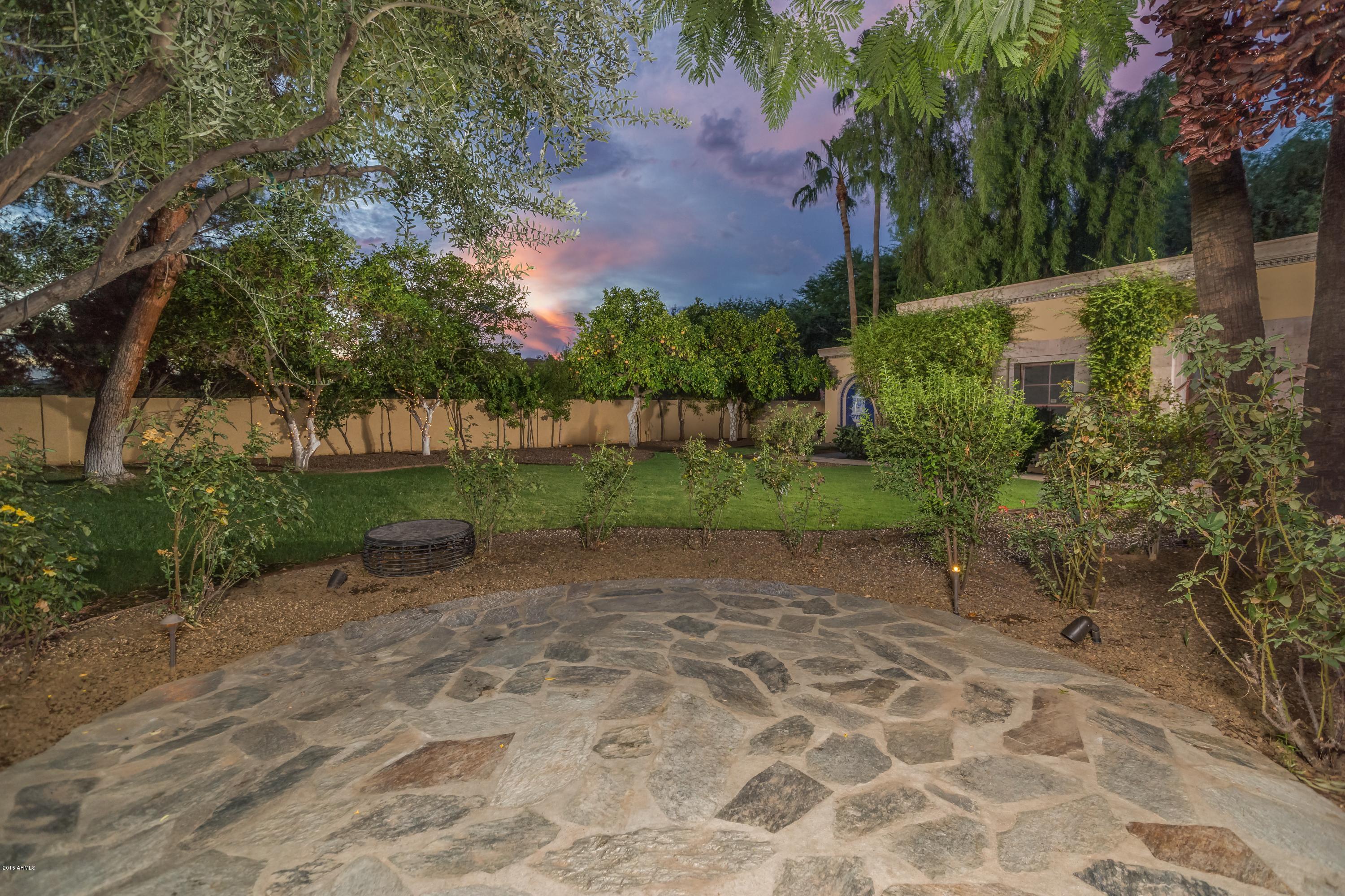 EQUESTRIAN MANOR - Residential