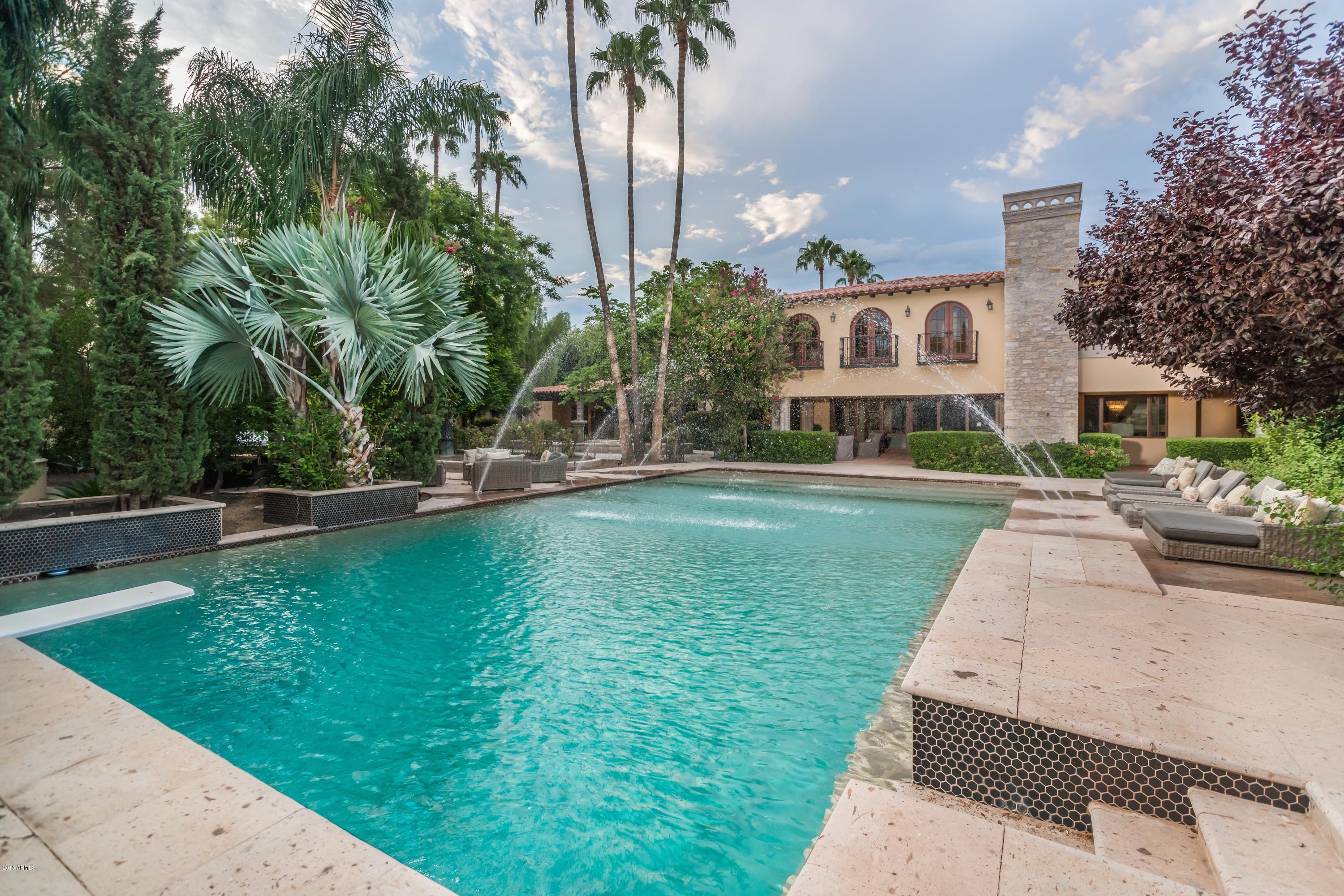 EQUESTRIAN MANOR - Residential