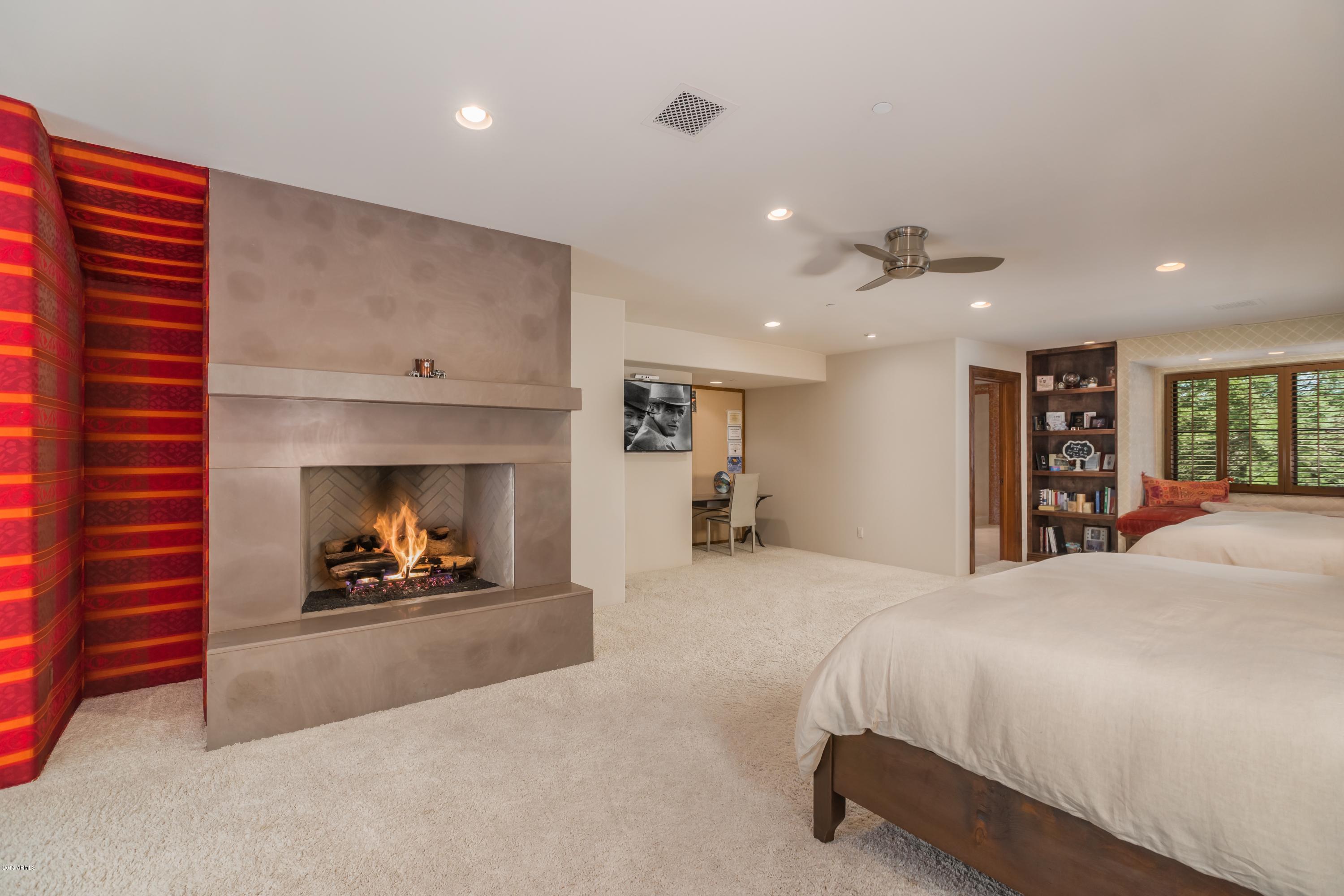 EQUESTRIAN MANOR - Residential
