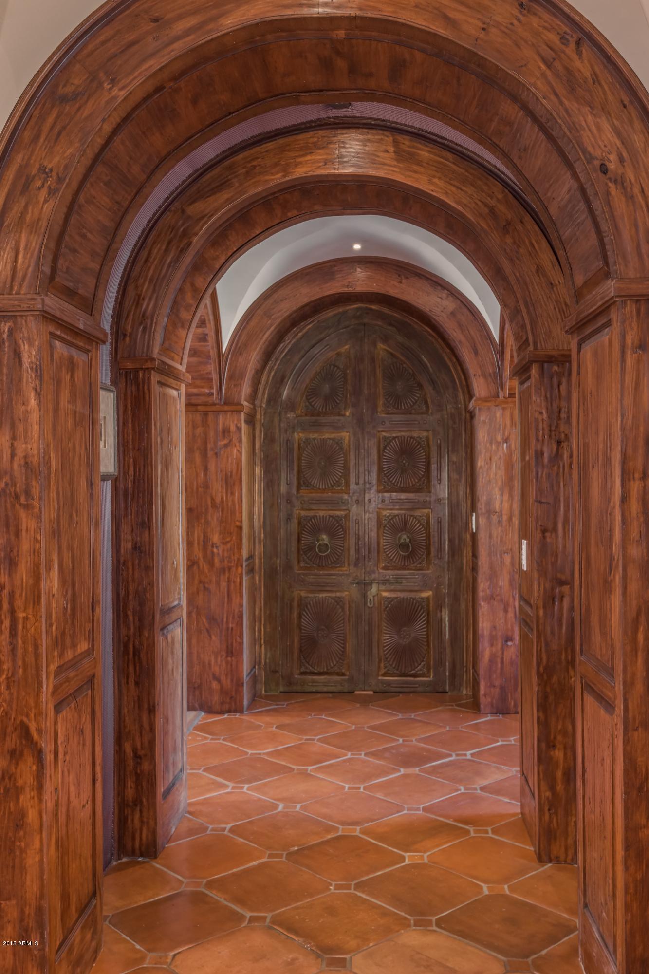 EQUESTRIAN MANOR - Residential
