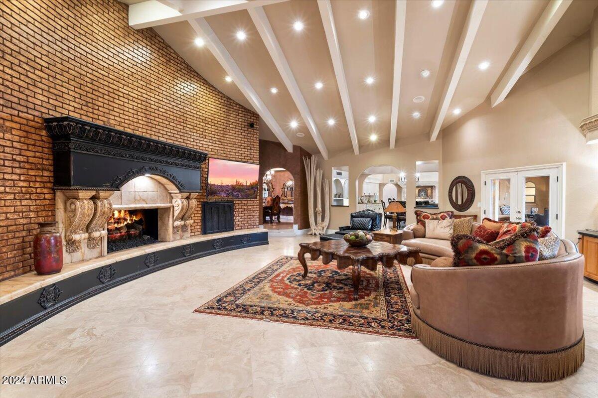CUTAIAS ACRES - Residential