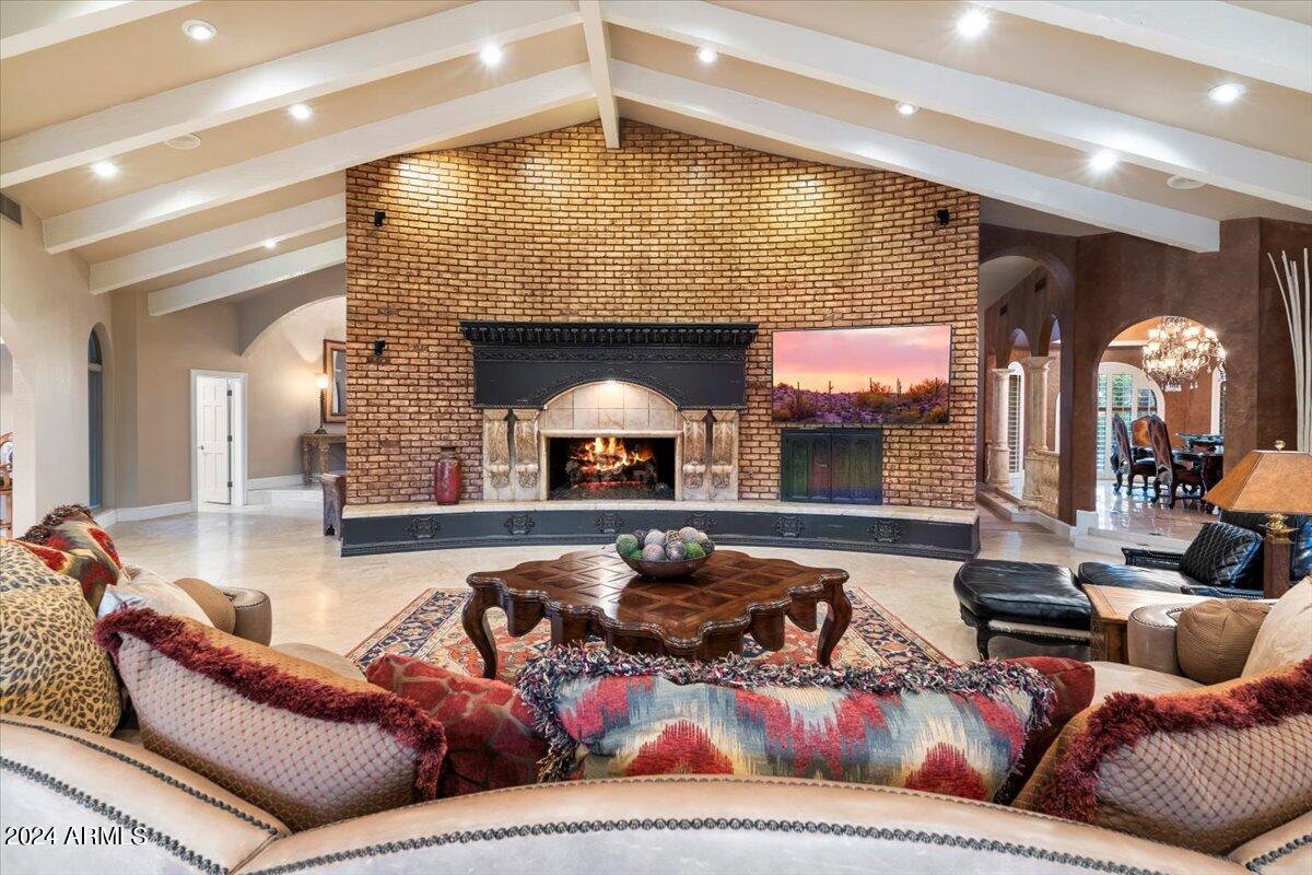 CUTAIAS ACRES - Residential