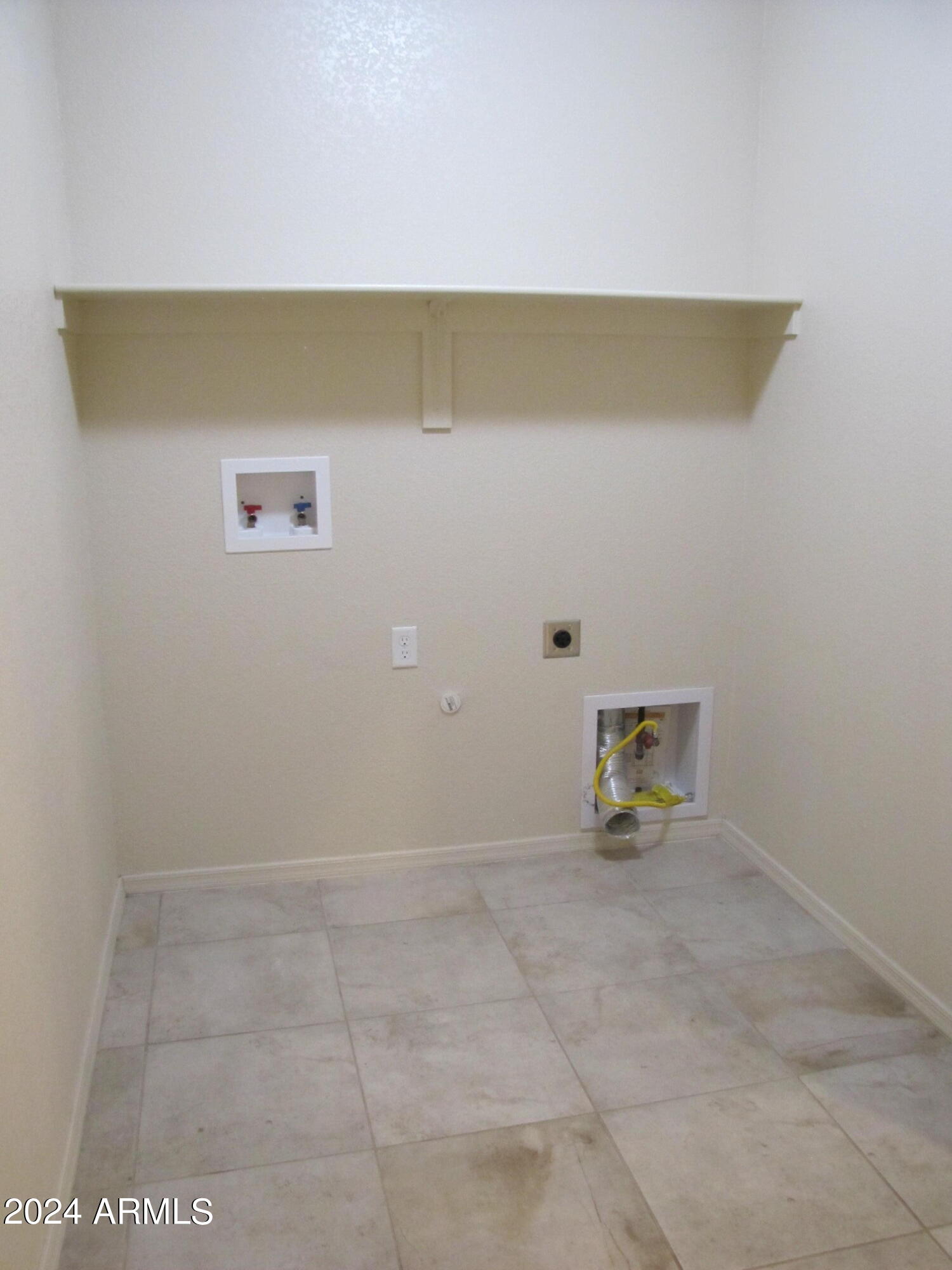ESTATES AT HOLIDAY - Residential Lease