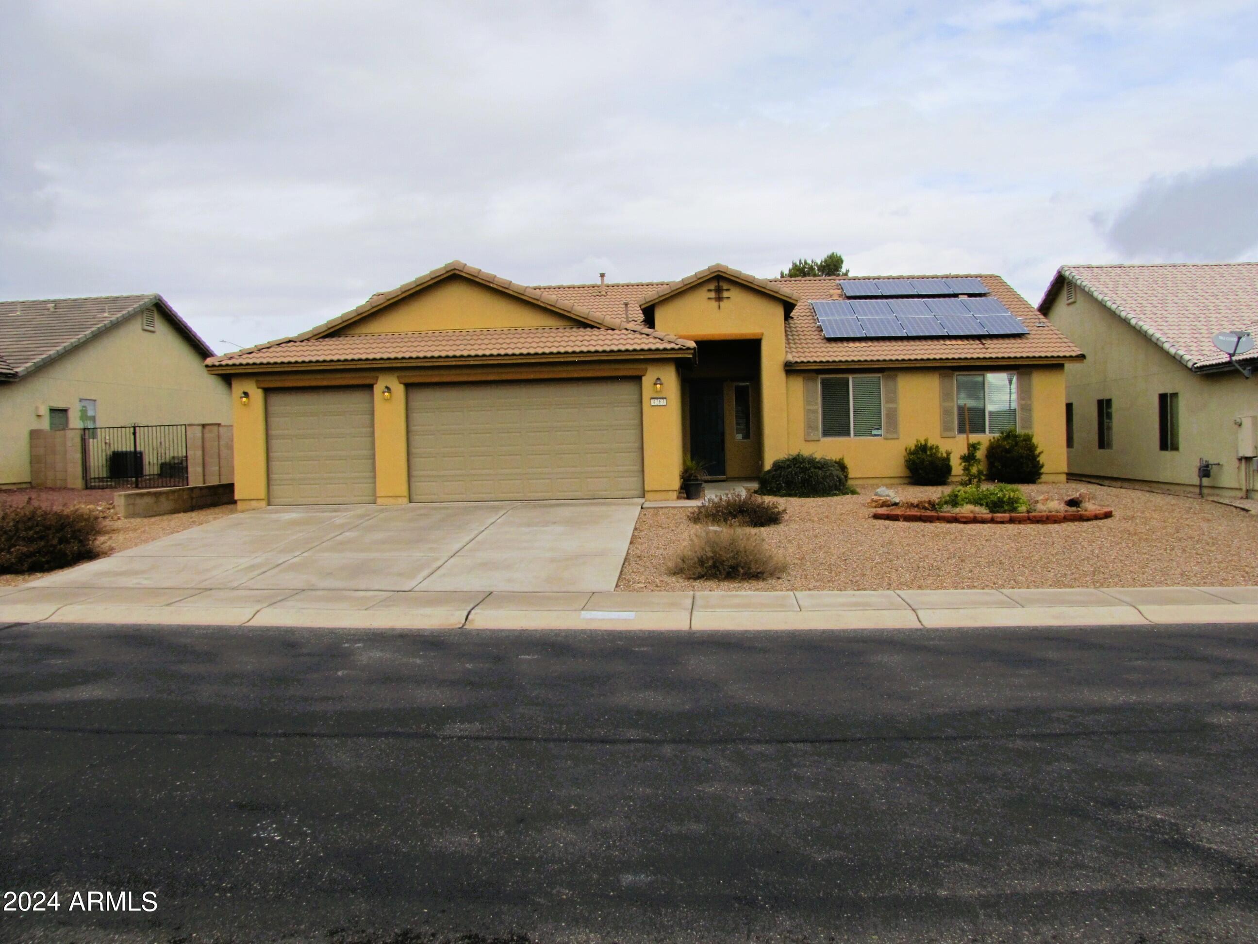 This gorgeous, 4BD/2BA/3CG, 1931 sq ft home located on a quiet cul-de-sac in Estates at Holiday is centrally located in Sierra Vista, AZ minutws from Fort Huachuca, shopping, schools and Canyon Vista Medical Center.
The open floor plan includes features like double sinks w/executive height counters, custom tile, a garden tub, shower, walk-in closet & private toilet room in the master suite. The kitchen is a Chef's Delight boasting granite countertops, large island with extended breakfast bar, pantry closet & upgraded appliances. Plenty of counter & cabinet space! The privately OWNED energy efficient SOLAR is a PLUS! The Holiday HOA offers a community pool, clubhouse & park - fun for all ages! This large lot includes a backyard irrigation system & raised garden area. Call today!