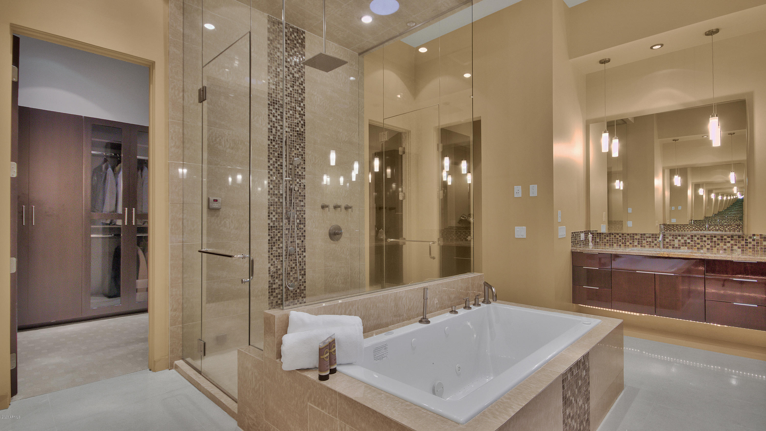 ENCLAVE IN PARADISE VALLEY - Residential