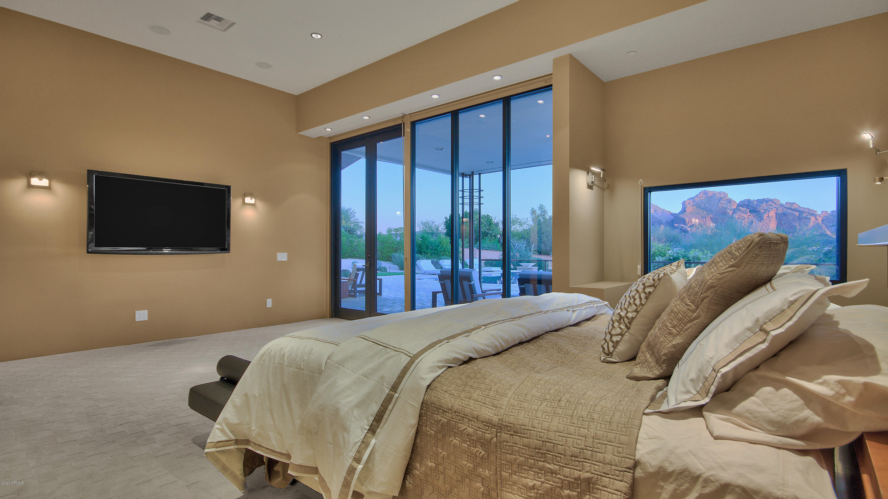ENCLAVE IN PARADISE VALLEY - Residential
