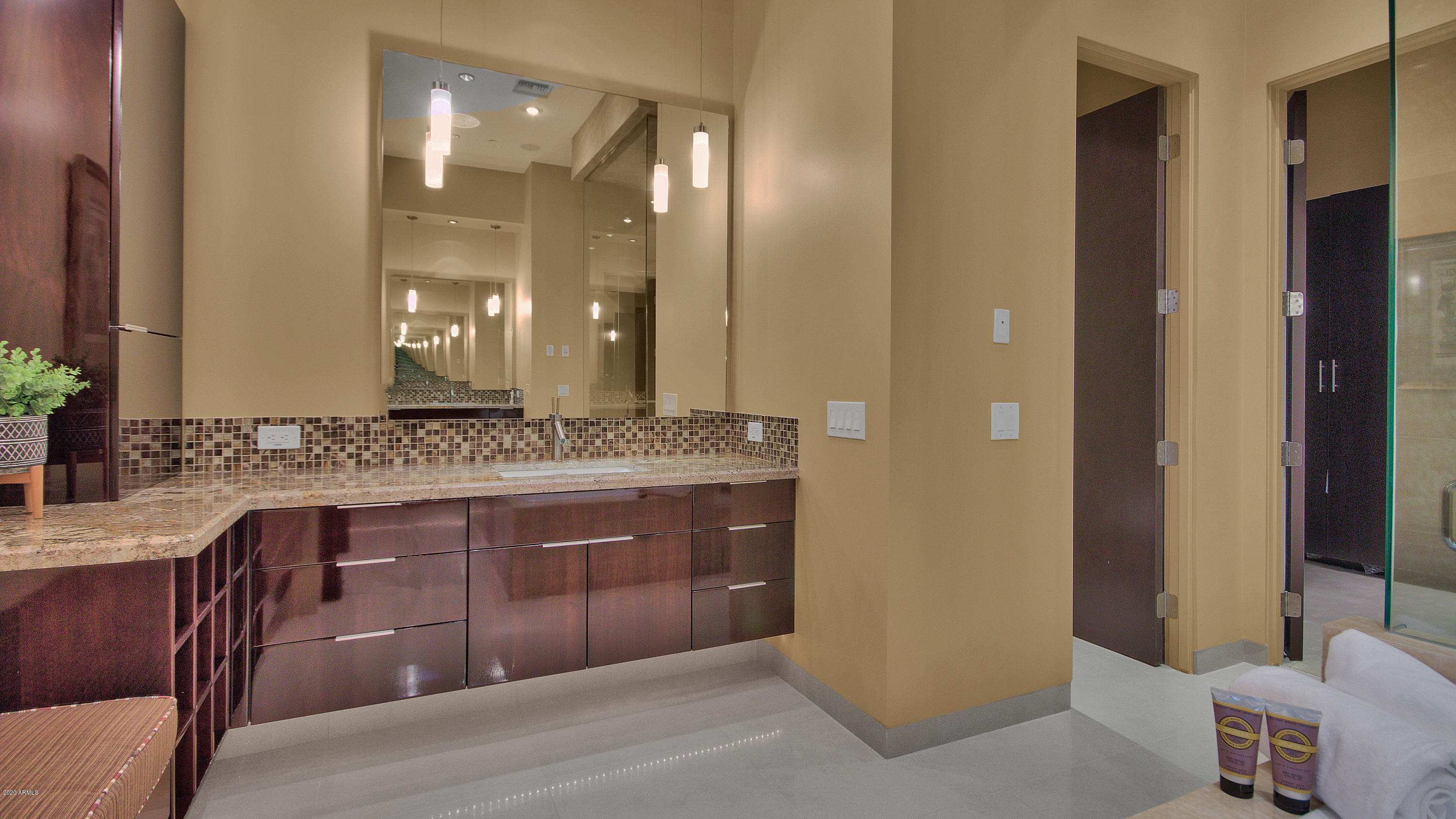 ENCLAVE IN PARADISE VALLEY - Residential