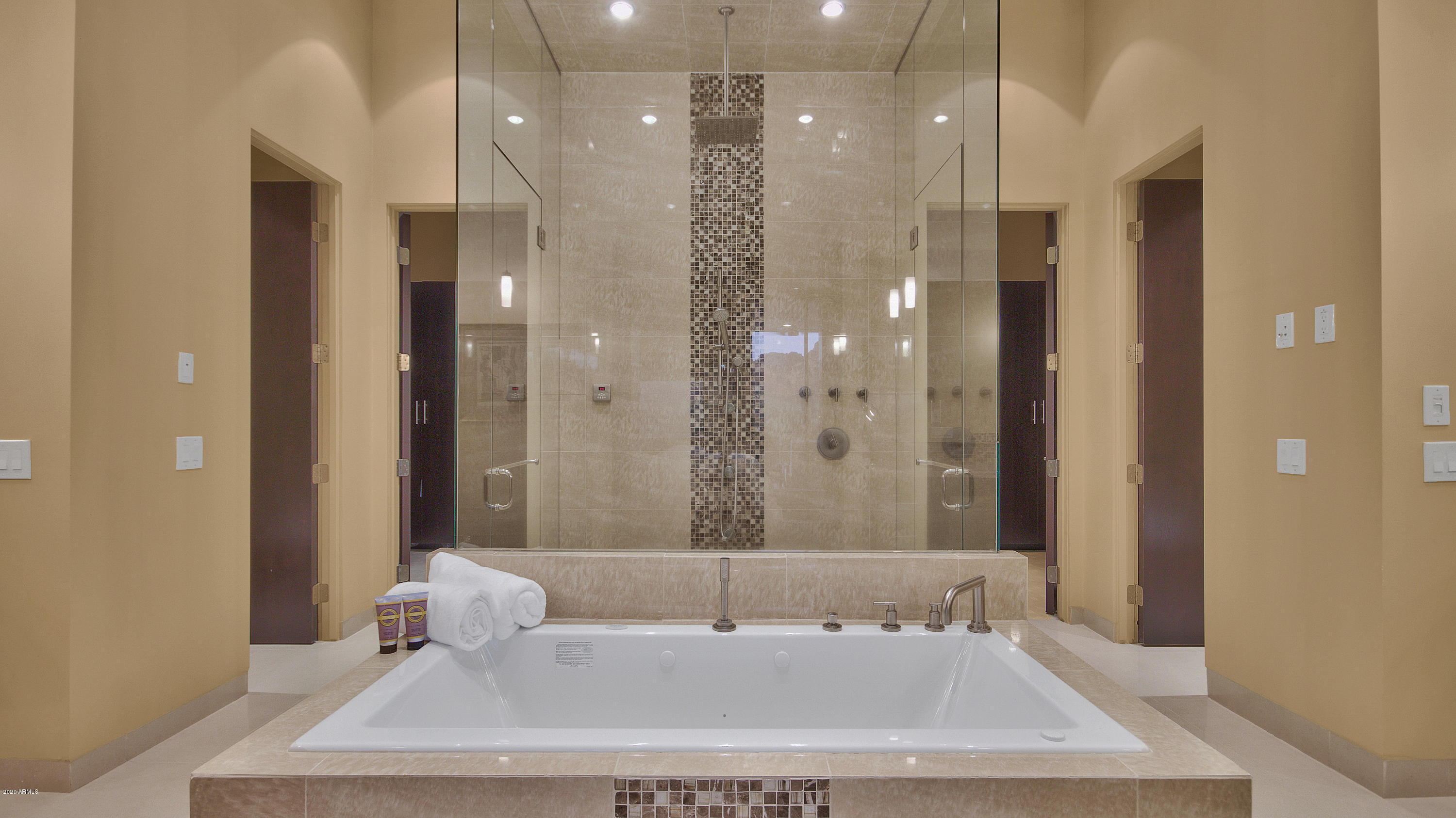 ENCLAVE IN PARADISE VALLEY - Residential