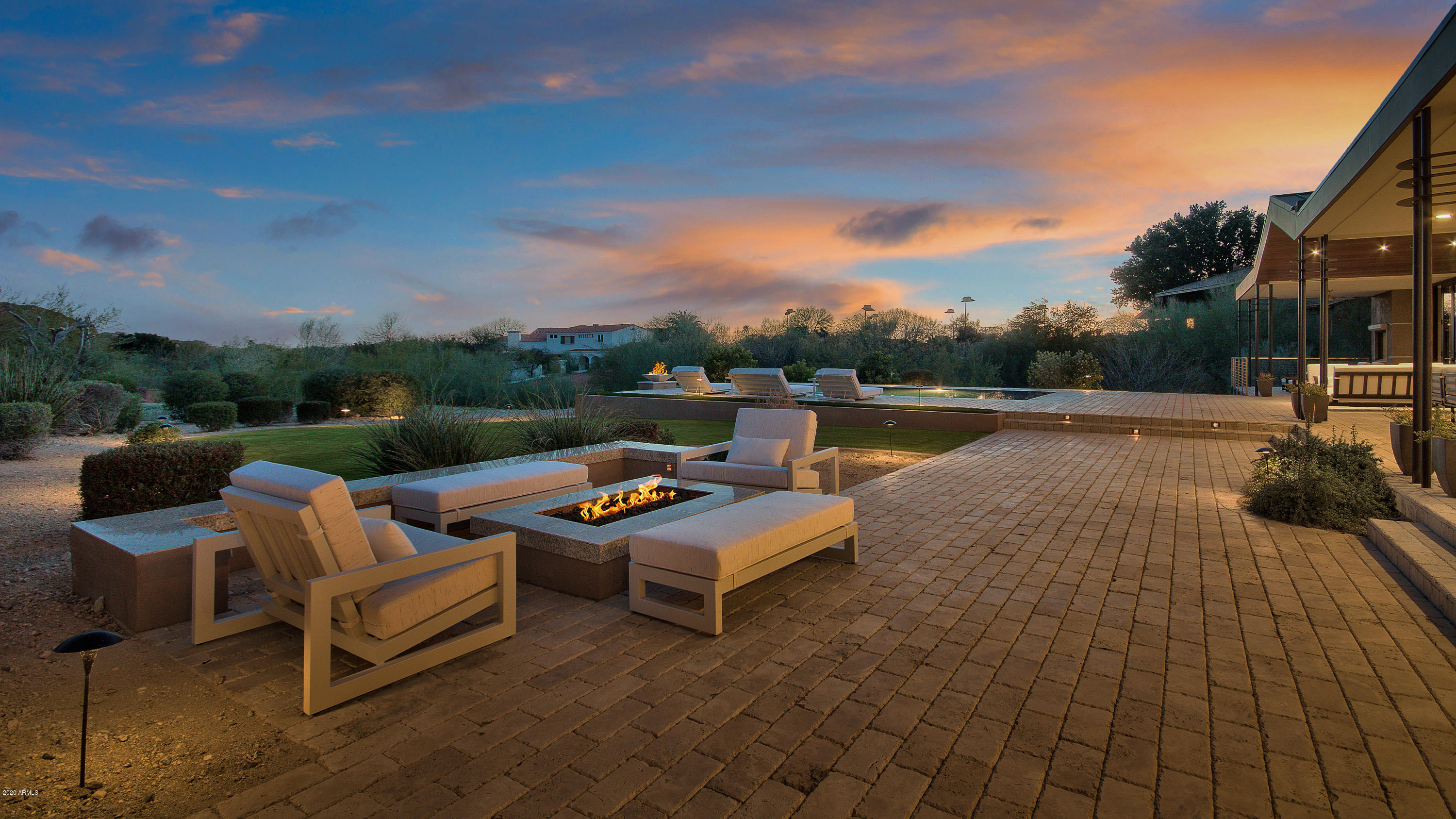 ENCLAVE IN PARADISE VALLEY - Residential