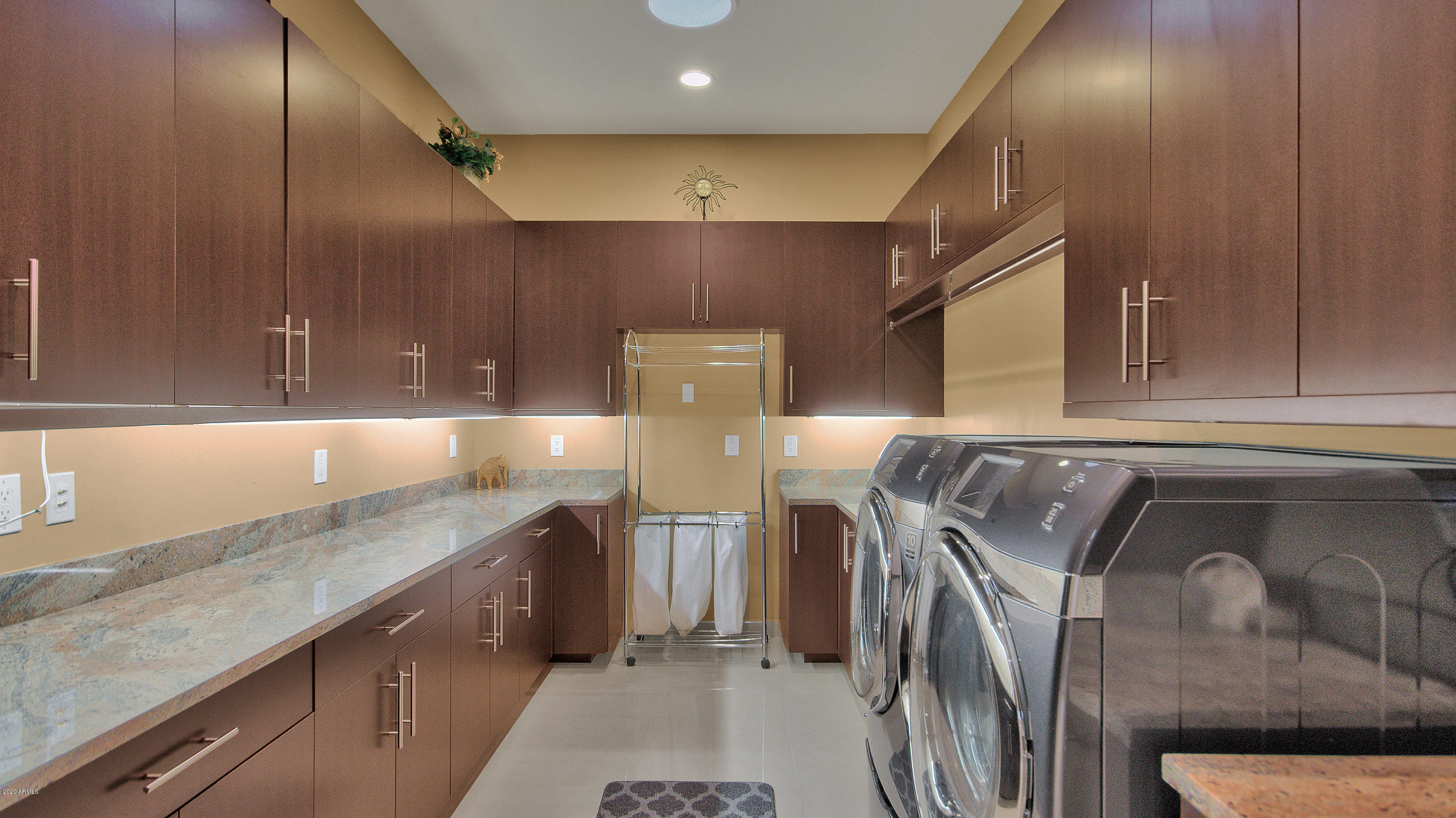 ENCLAVE IN PARADISE VALLEY - Residential
