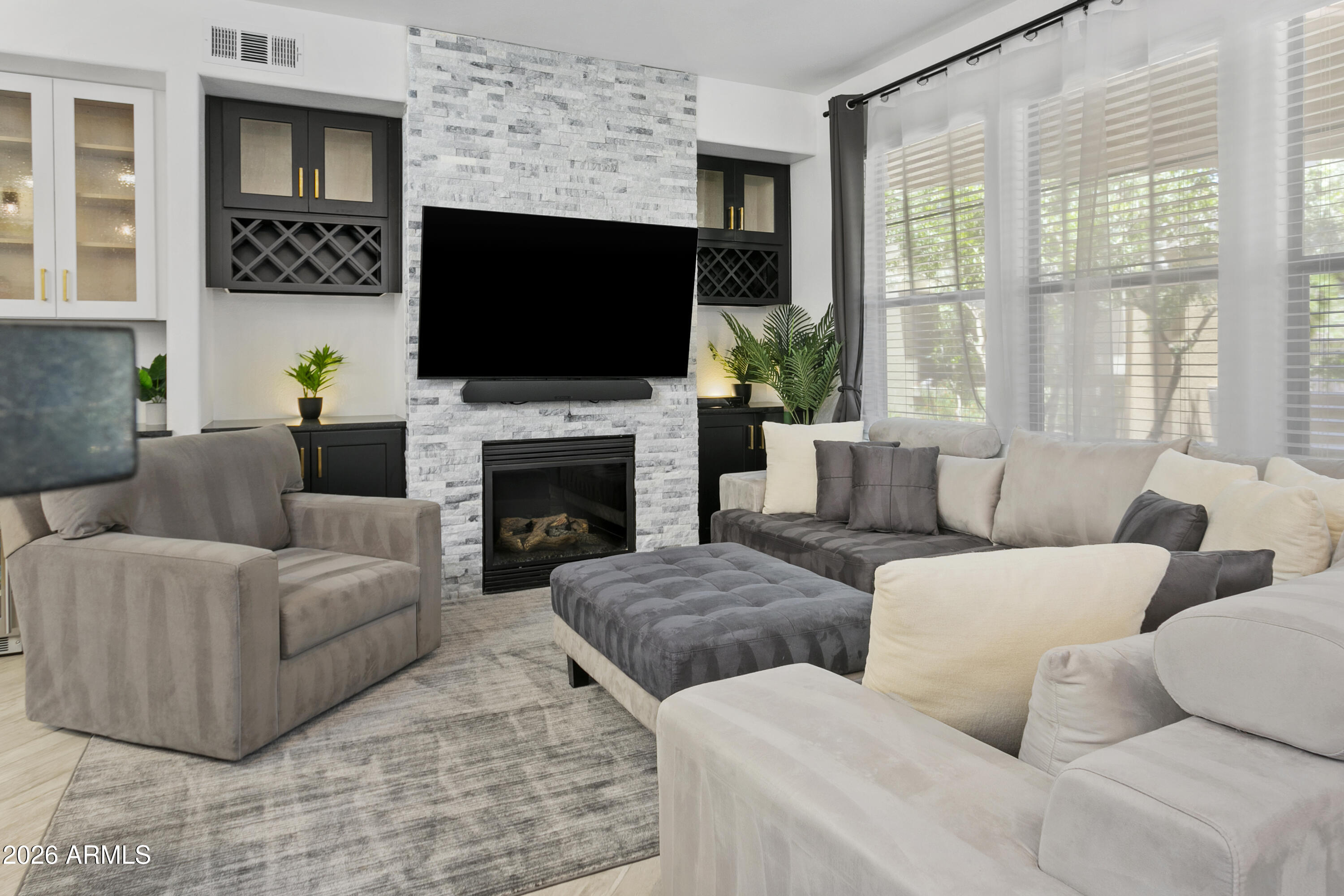 CORRIENTE CONDOMINIUMS - Residential