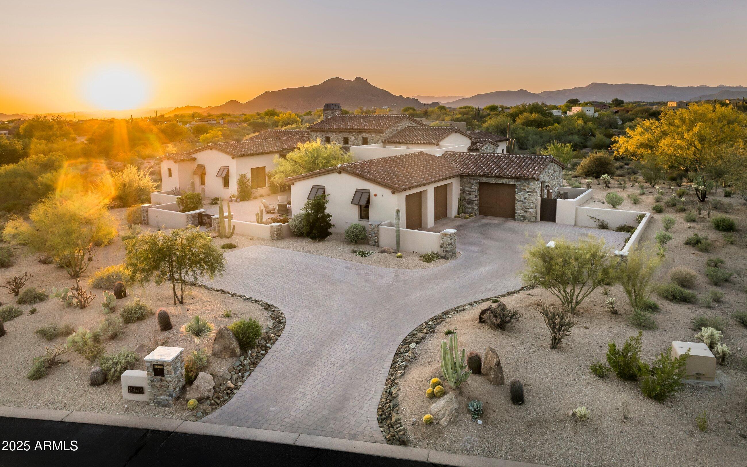 WHISPER ROCK - Residential