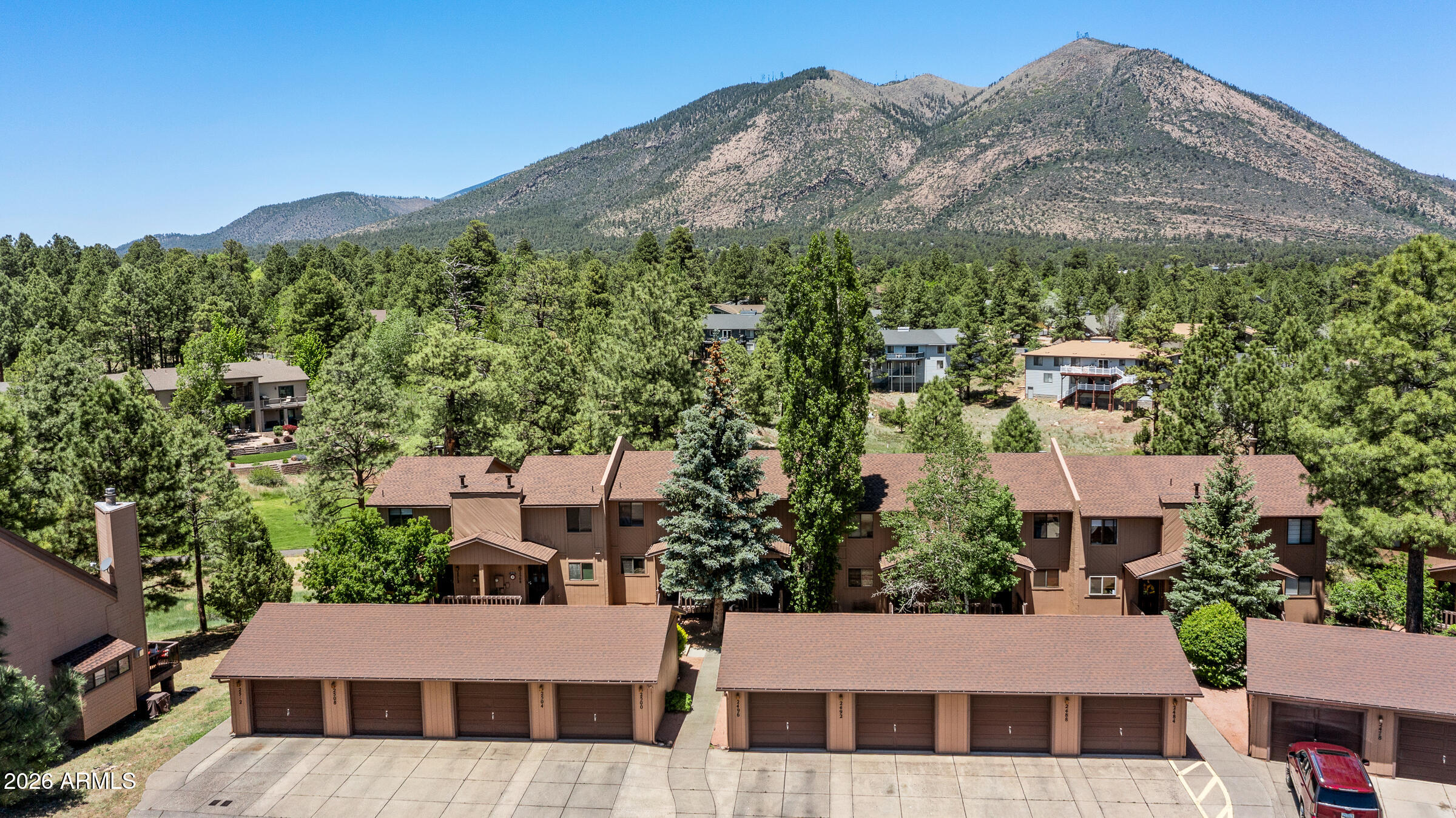 ELK RUN TOWNHOUSES - Residential