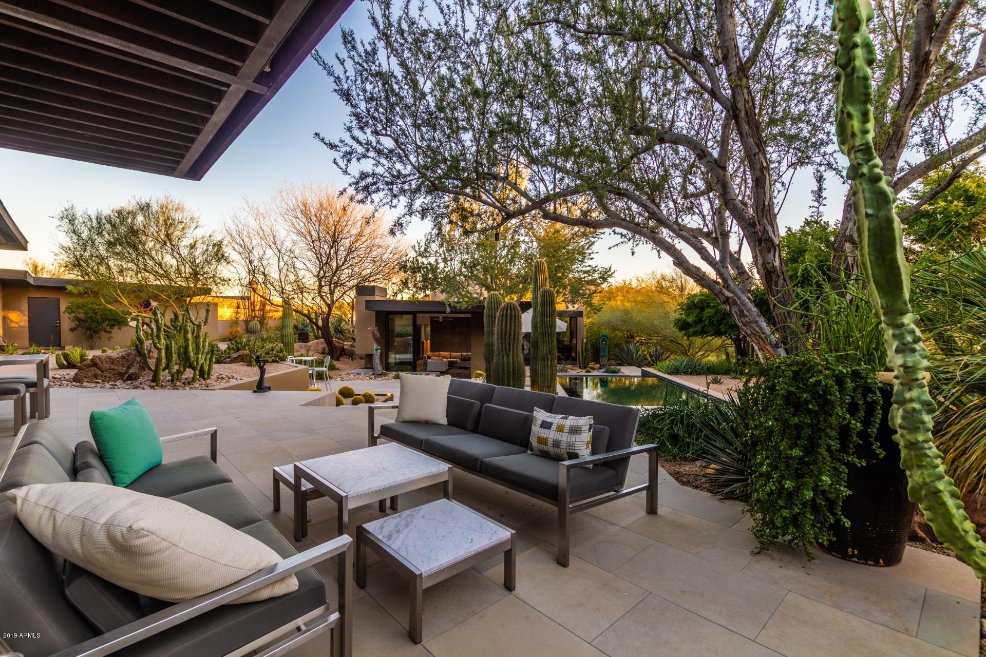 PARADISE HIGHLANDS - Residential