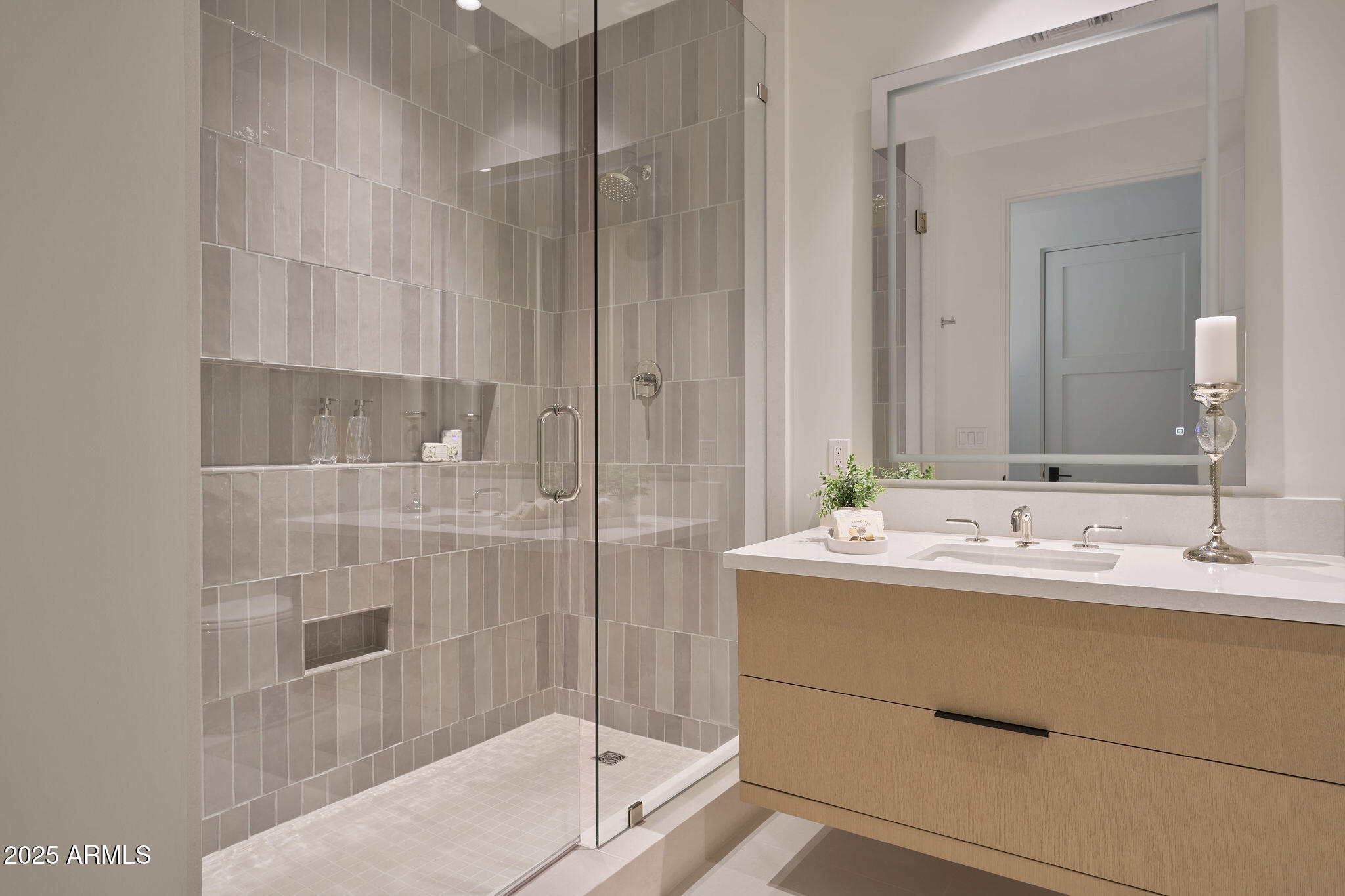 ASCENT AT THE PHOENICIAN MOUNTAINSIDE RESIDENCE - Residential