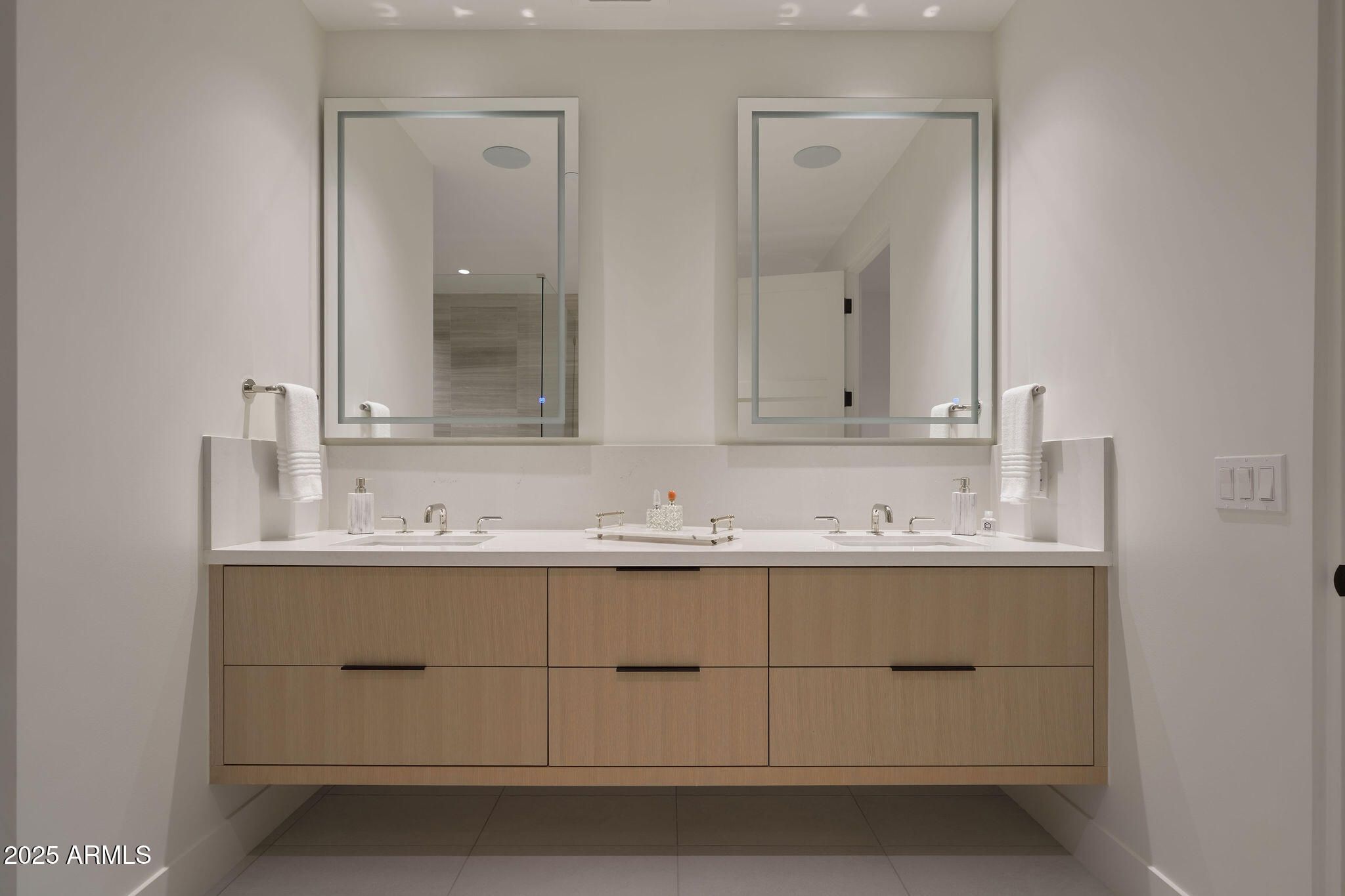 ASCENT AT THE PHOENICIAN MOUNTAINSIDE RESIDENCE - Residential