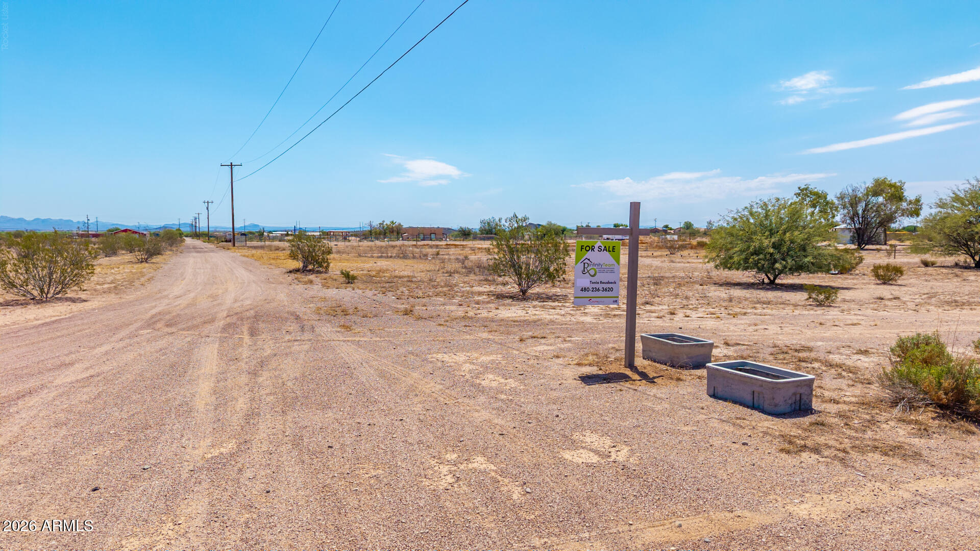 COM @ S/4 COR OF SEC 2-4S-8E TH W-55.59 TH N-647.7 - Land
