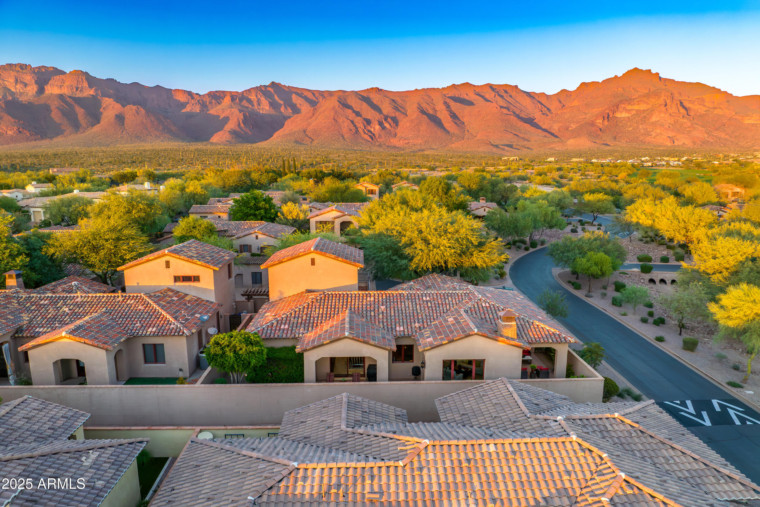 SUPERSTITION MOUNTAIN - Residential