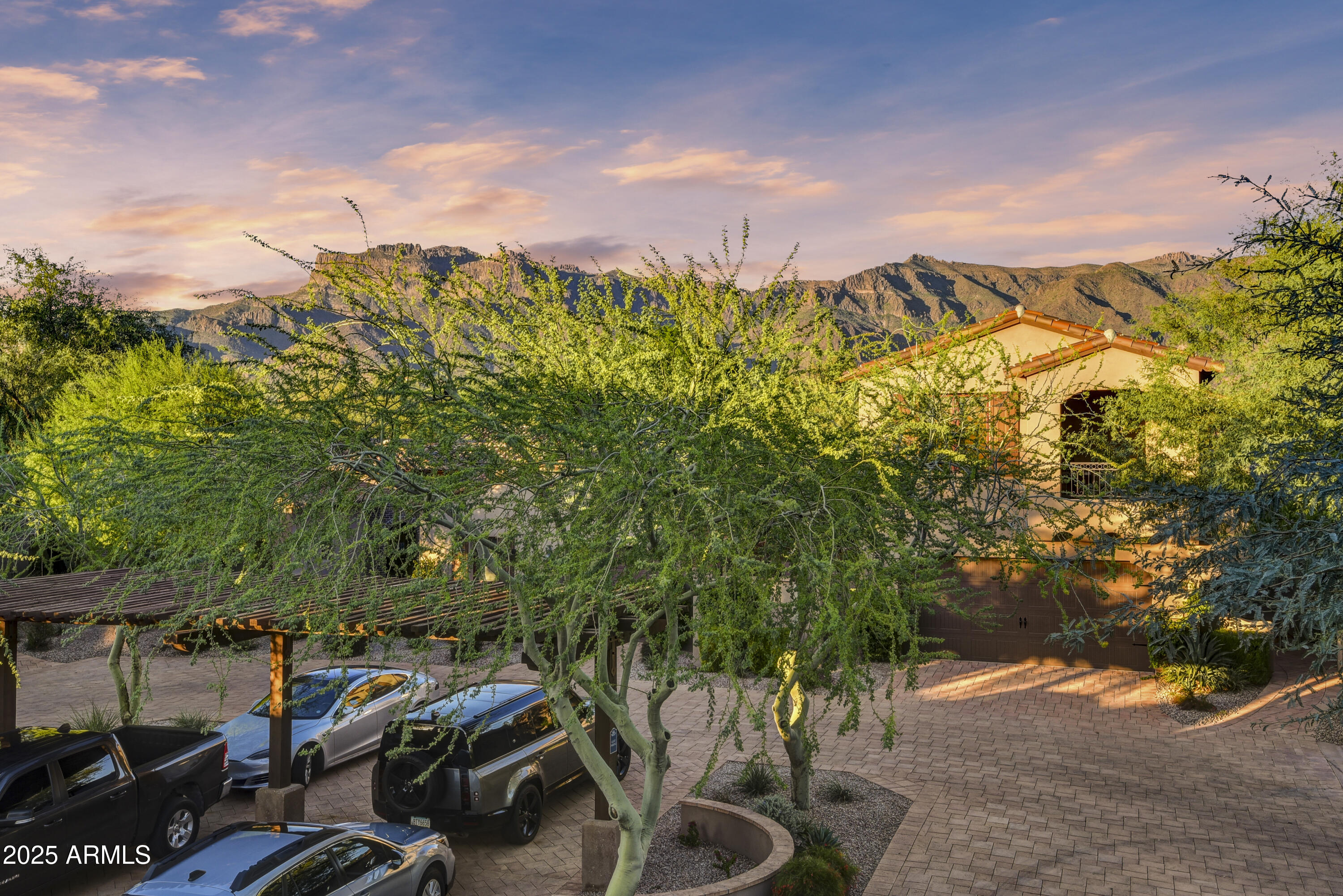 SUPERSTITION MOUNTAIN - Residential
