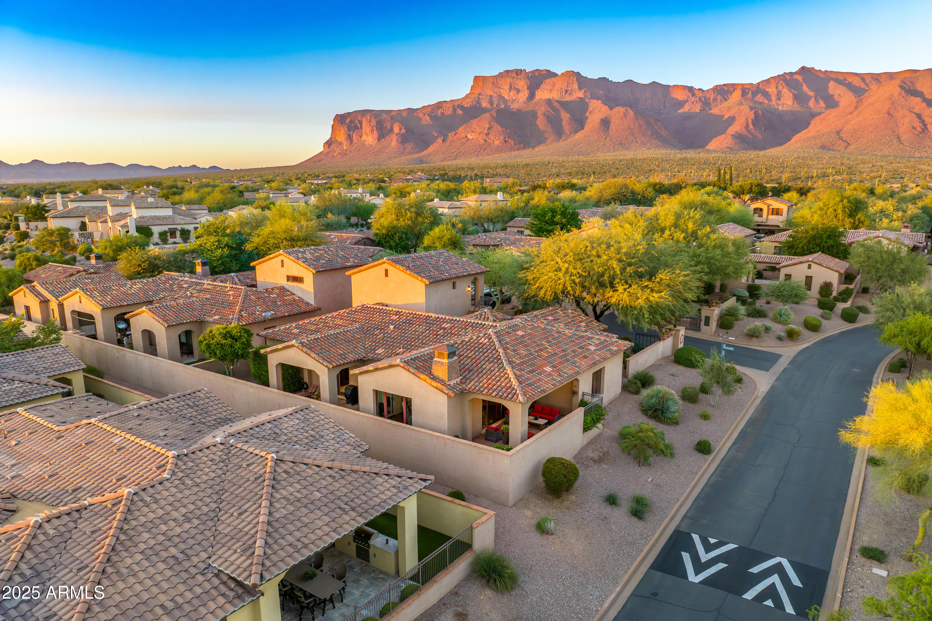 SUPERSTITION MOUNTAIN - Residential
