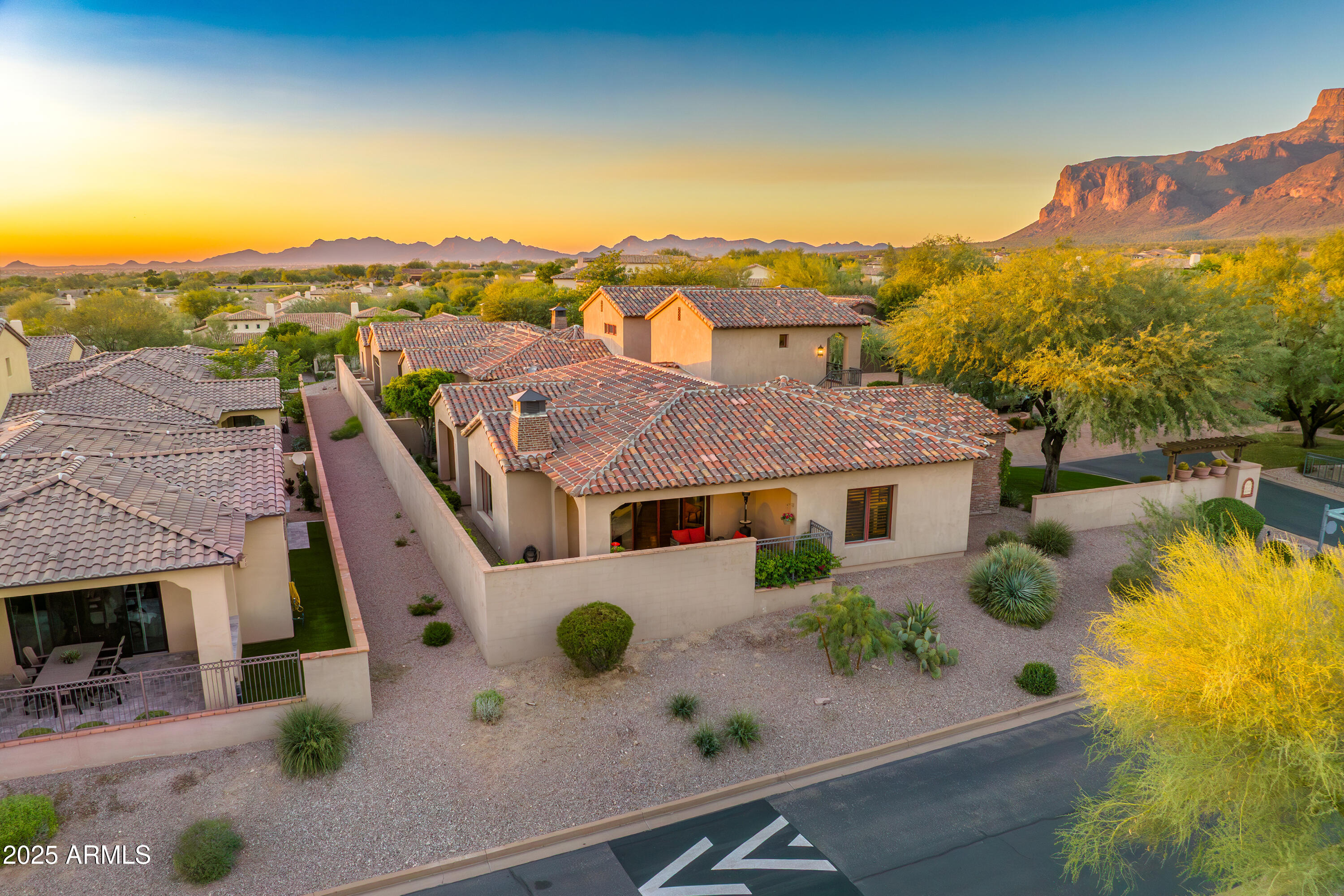SUPERSTITION MOUNTAIN - Residential