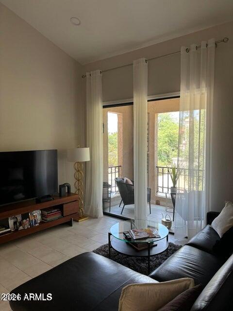 HAMPTON COURTS AT THE RACQUET CLUB - Residential Lease
