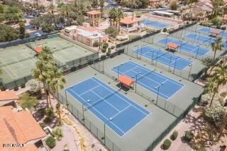 HAMPTON COURTS AT THE RACQUET CLUB - Residential Lease