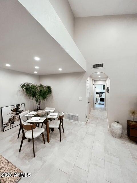 HAMPTON COURTS AT THE RACQUET CLUB - Residential Lease