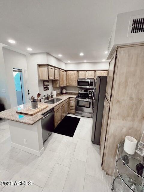 HAMPTON COURTS AT THE RACQUET CLUB - Residential Lease