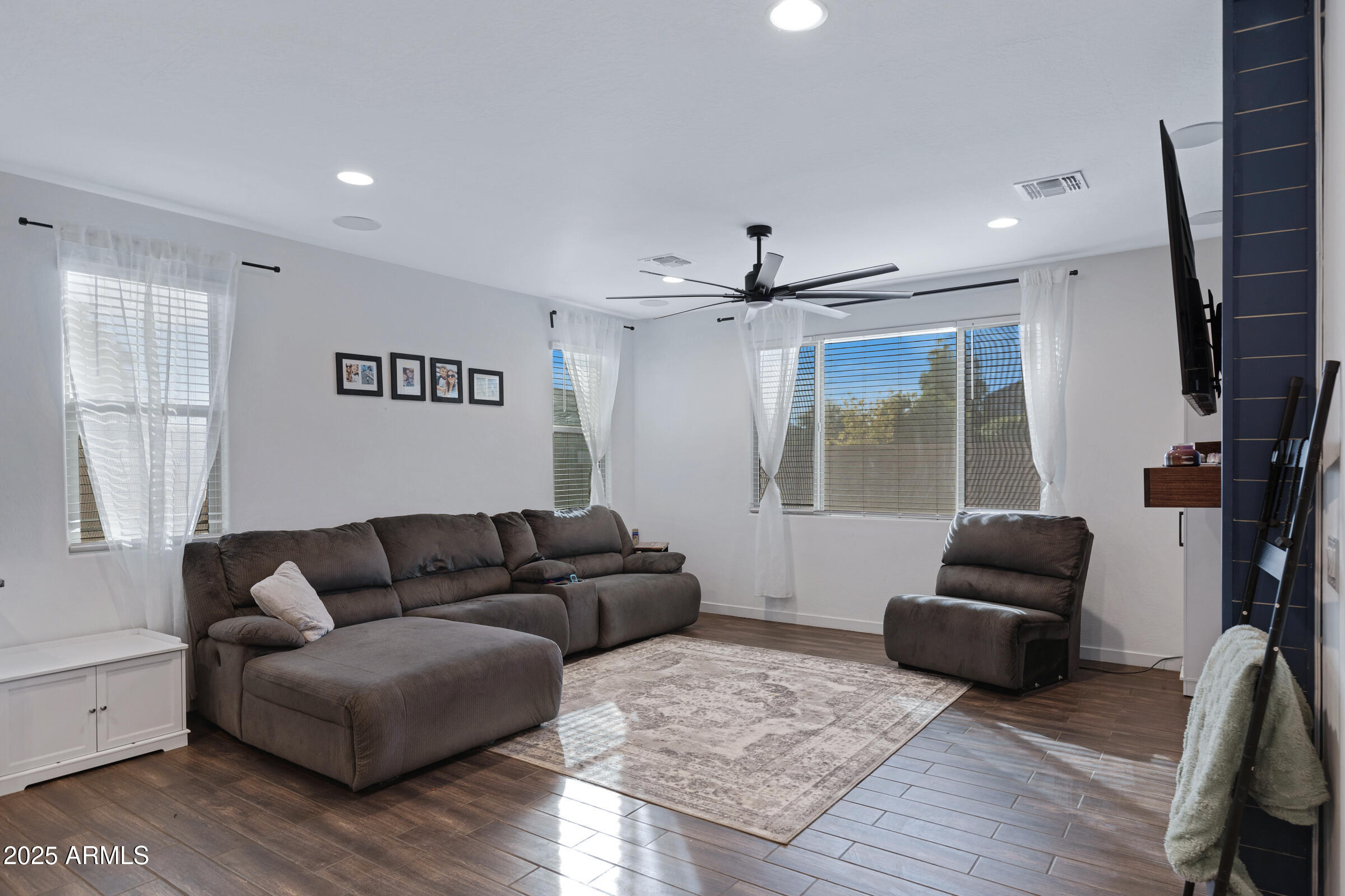 CRESTFIELD MANOR AT ARIZONA FARMS VILLAGE PAR 1 - Residential