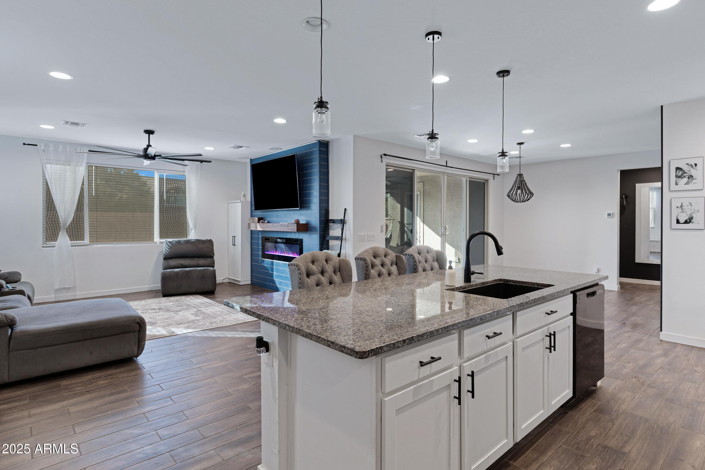 CRESTFIELD MANOR AT ARIZONA FARMS VILLAGE PAR 1 - Residential