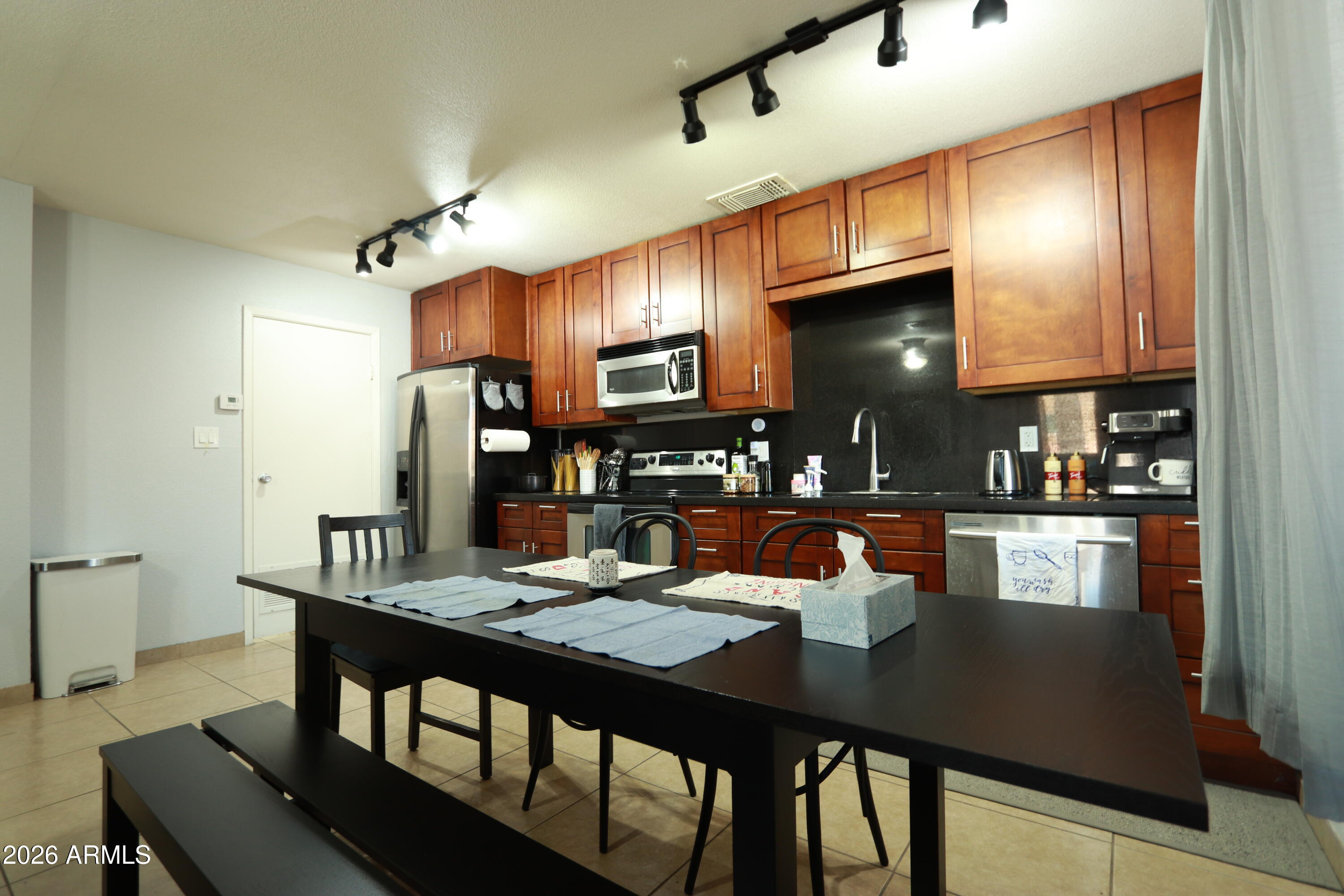 SHADOW MOUNTAIN VILLAS CONDOMINIUM AMD - Residential