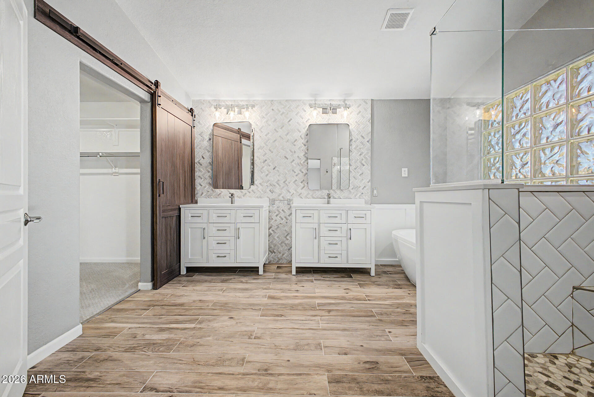 TRIPLE CROWN 3 - Residential