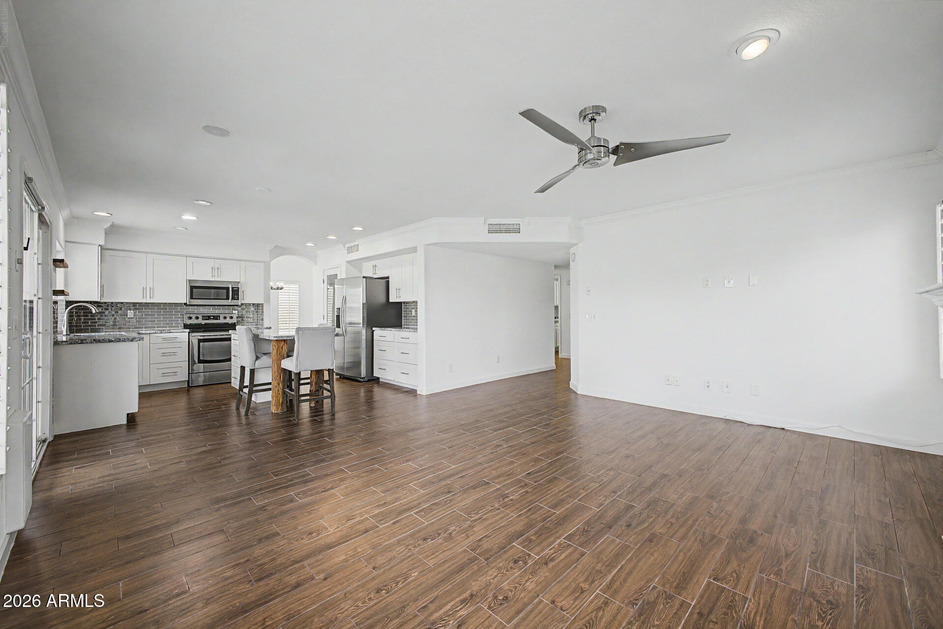 TRIPLE CROWN 3 - Residential