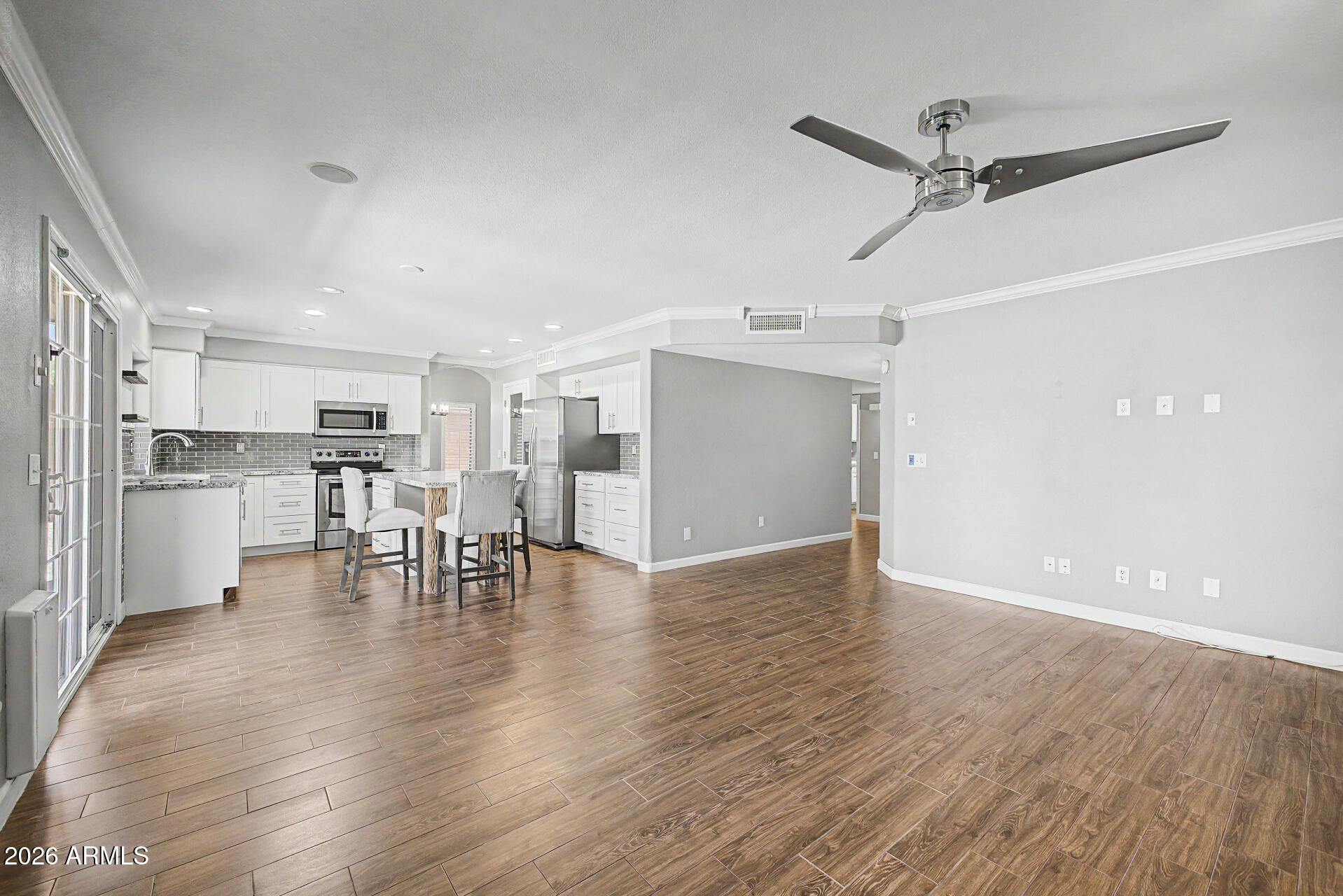 TRIPLE CROWN 3 - Residential