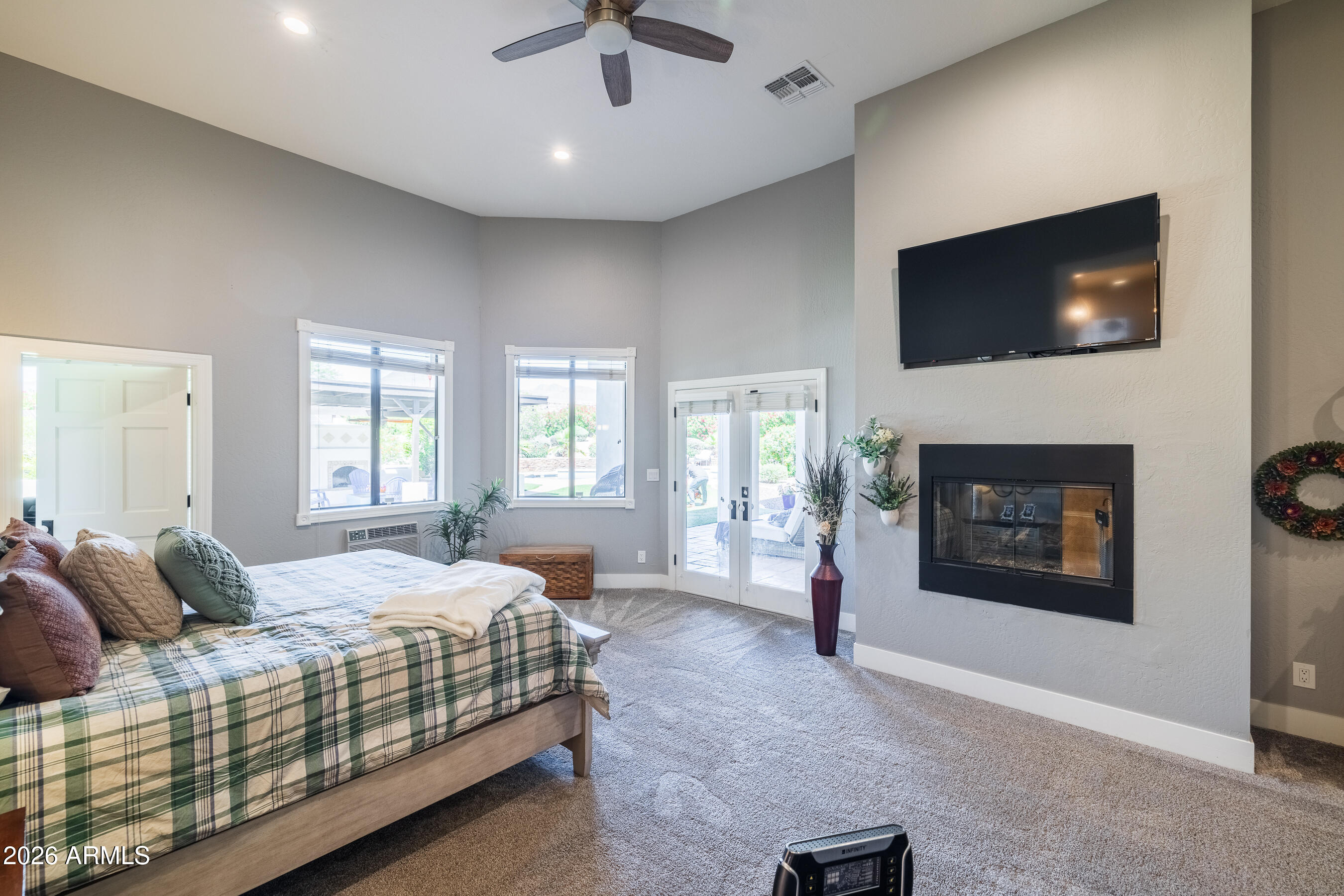 SCOTTSDALE FOOTHILLS - Residential