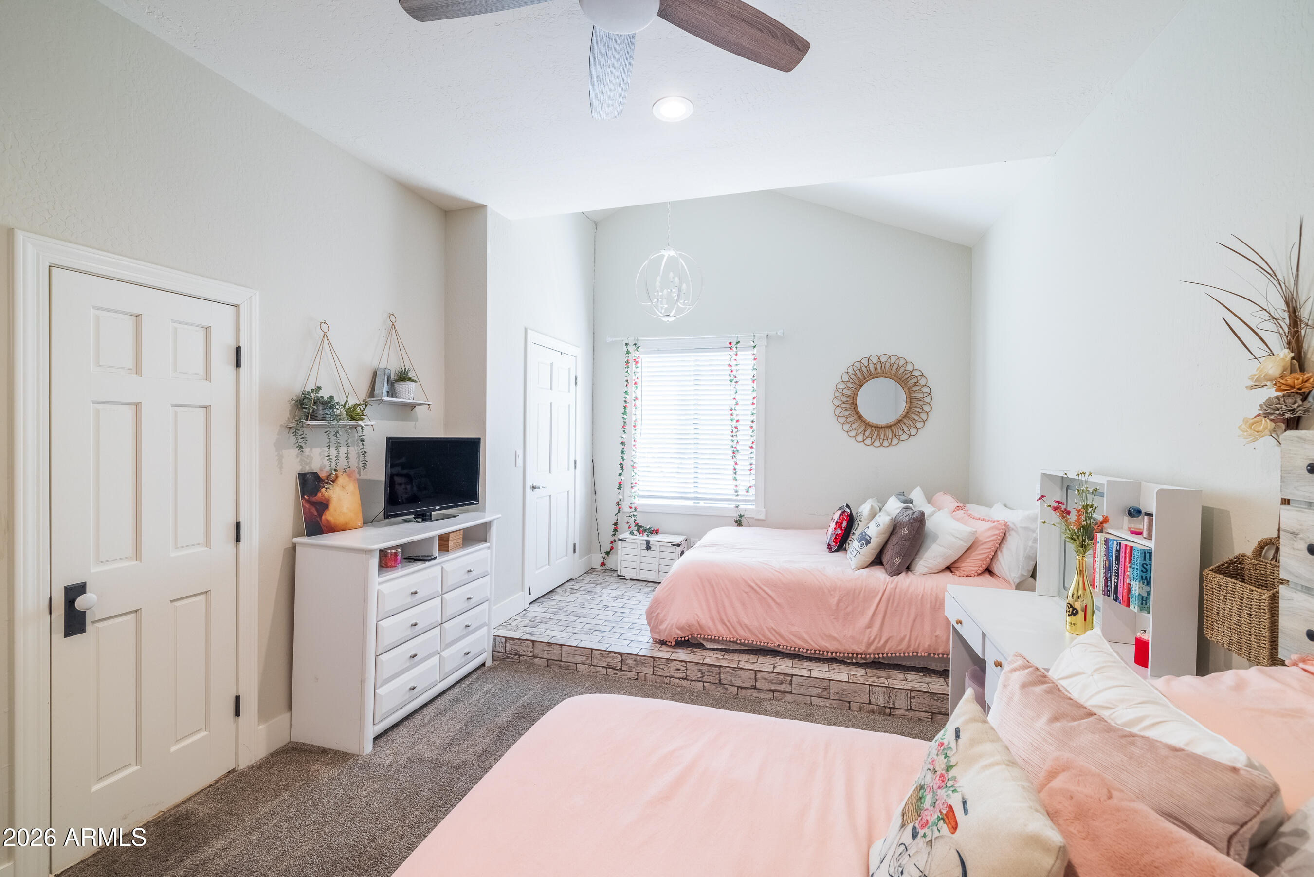 SCOTTSDALE FOOTHILLS - Residential