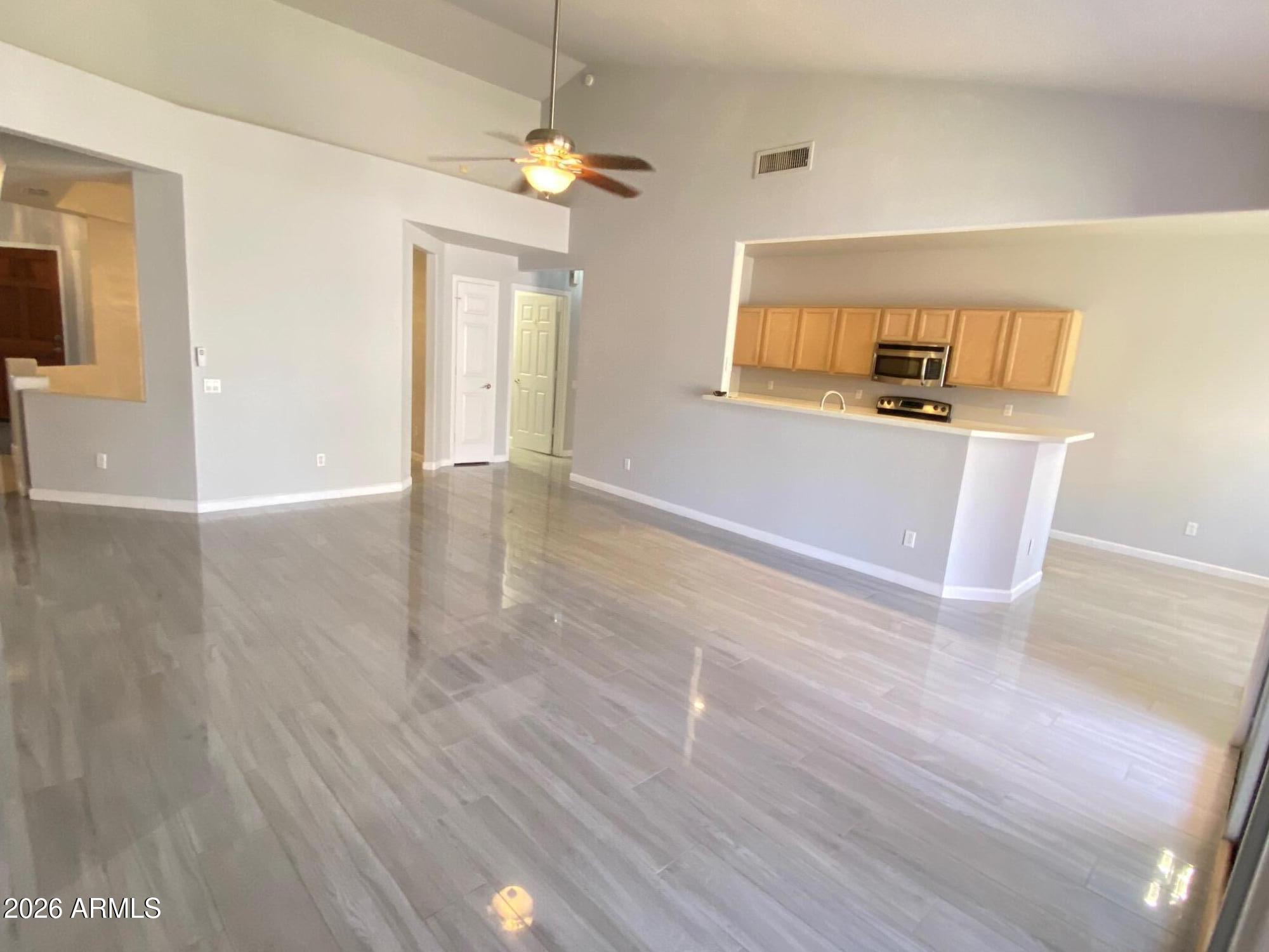 PARADISE VALLEY HORIZON UNIT 3 LOT 111-202 TR A-C - Residential Lease